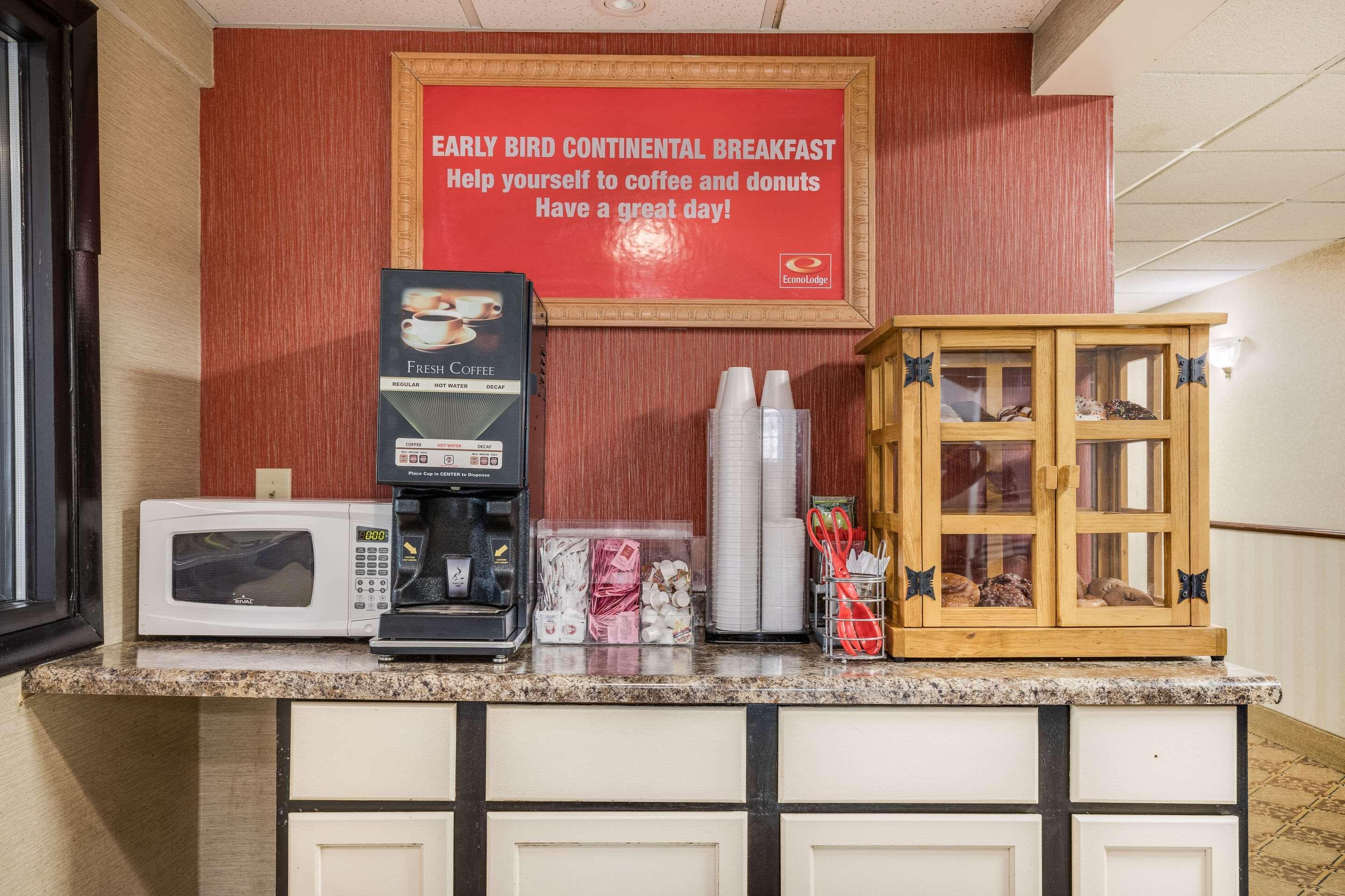 Restaurant Econo Lodge Milwaukee Airport