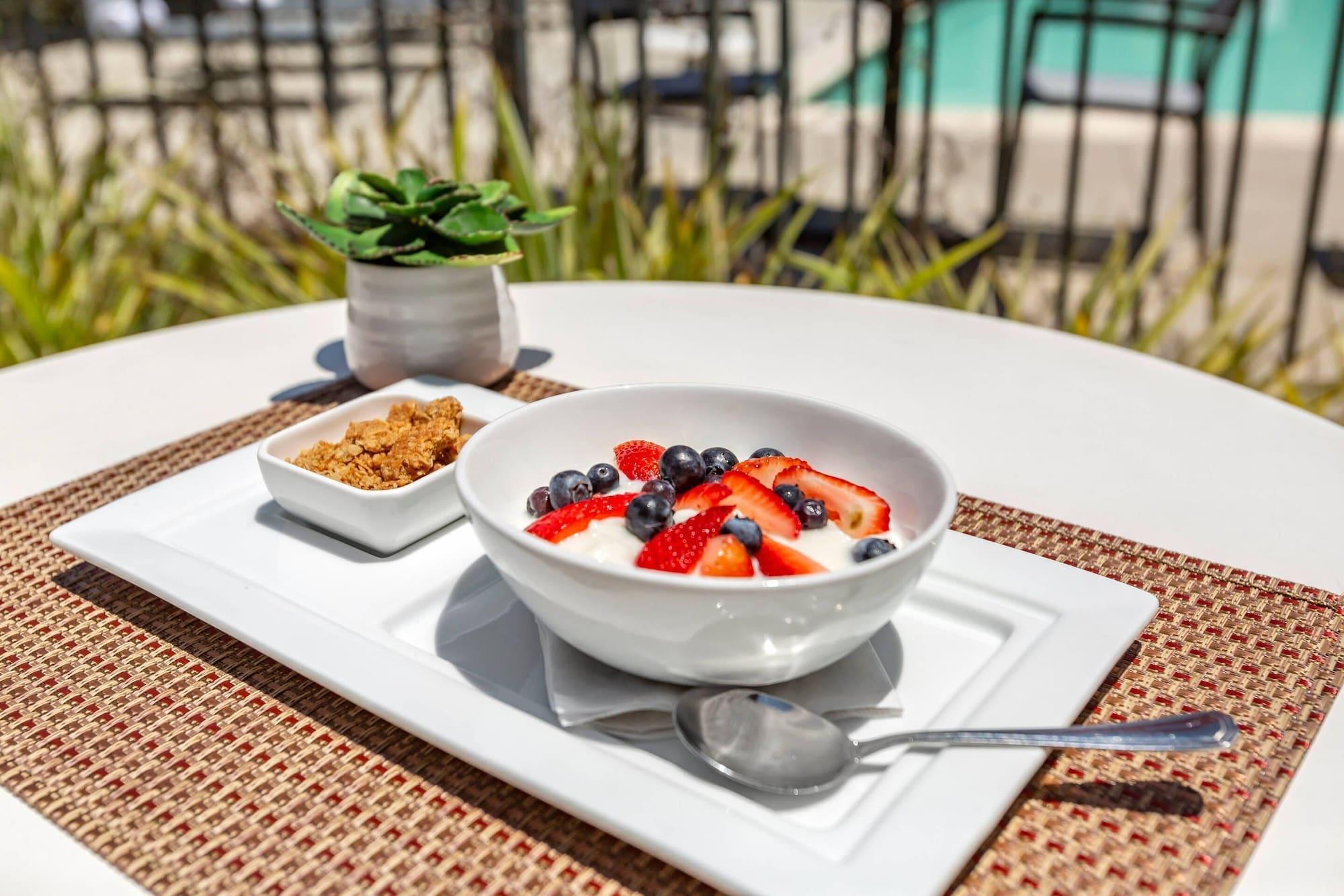 Restaurant Cambria Hotel LAX