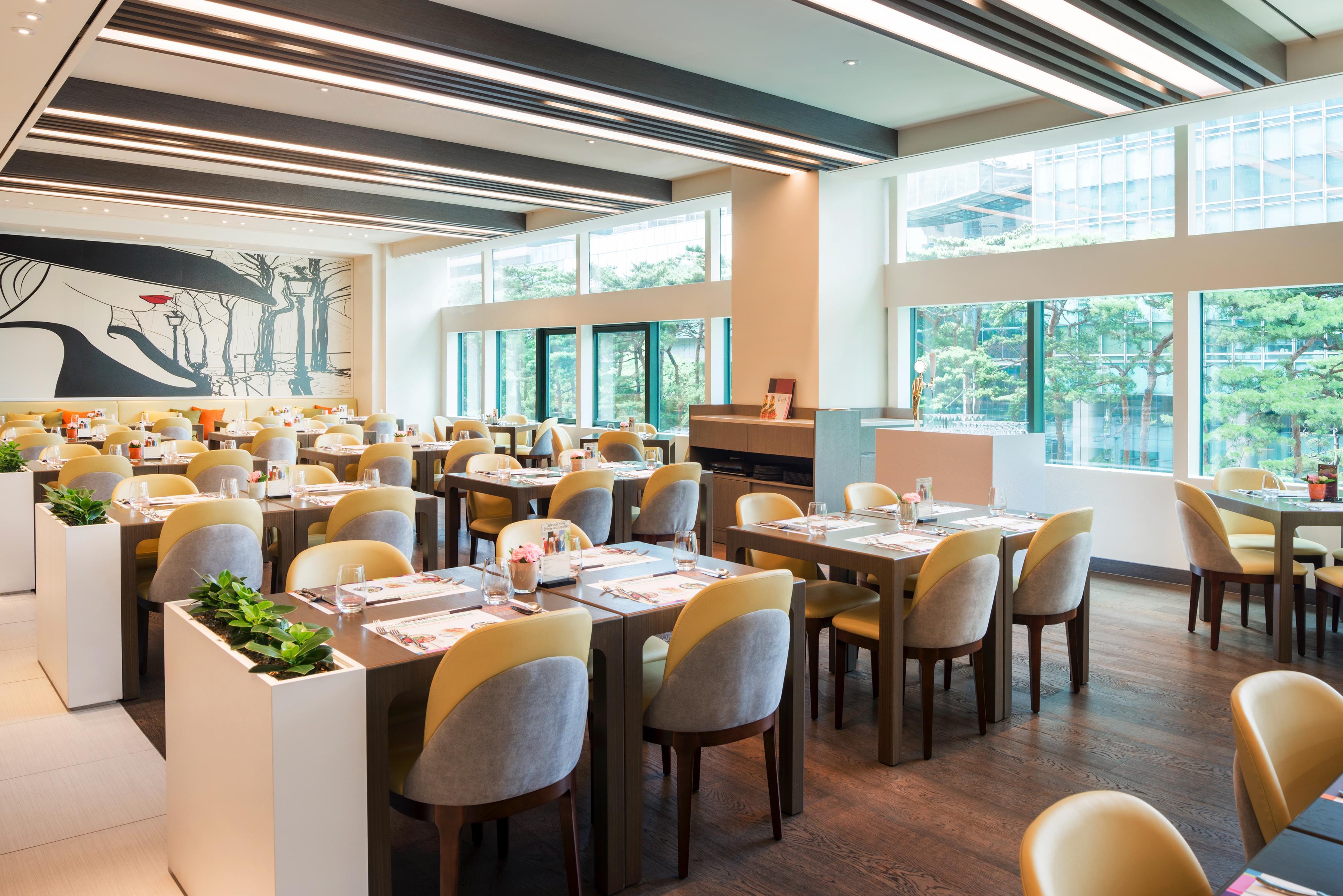 Restaurant ibis Styles Ambassador Seoul Gangnam
