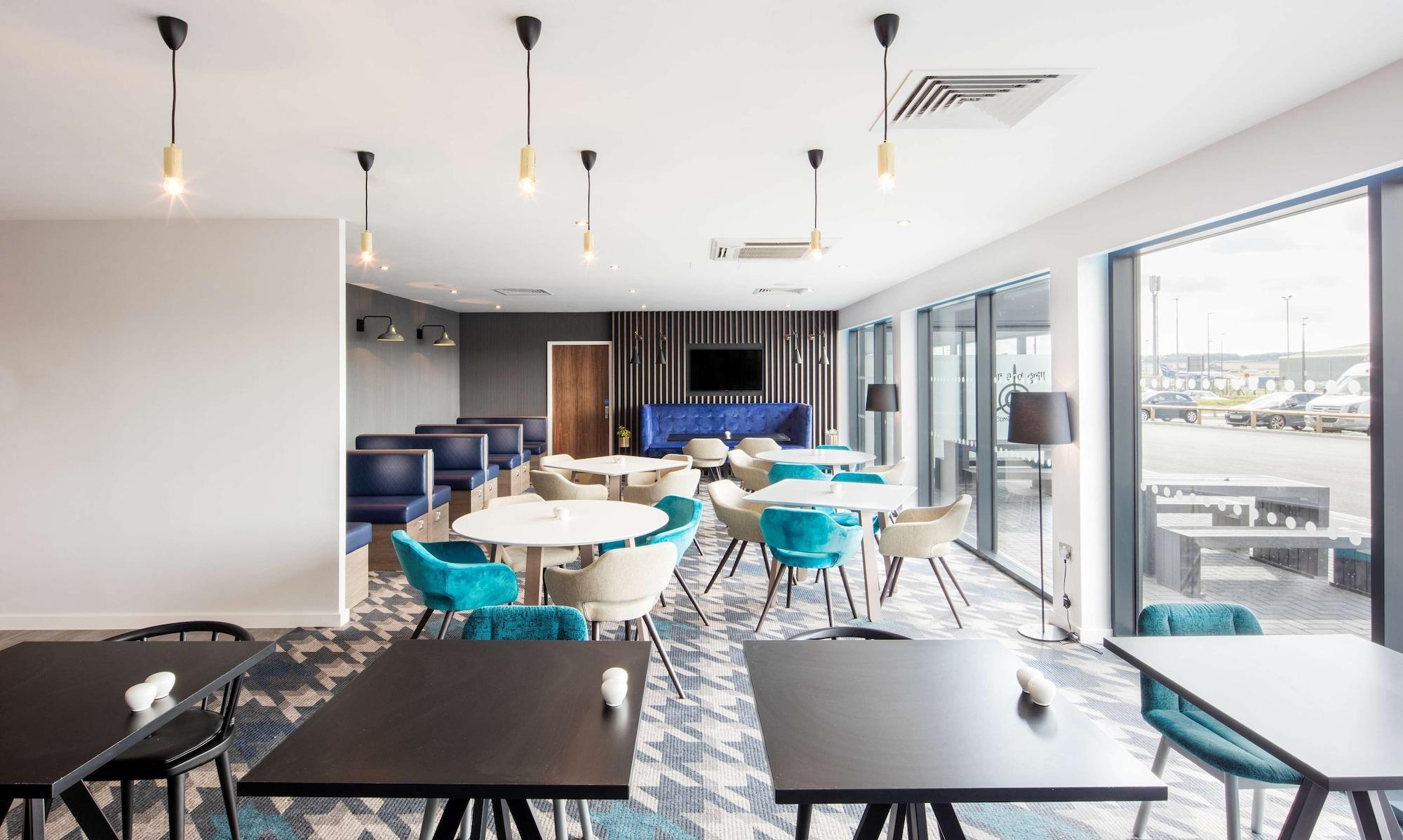 Bar/Salón Hampton by Hilton Humberside Airport