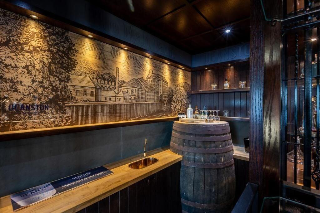 Bar/Salón Karma Lake of Menteith