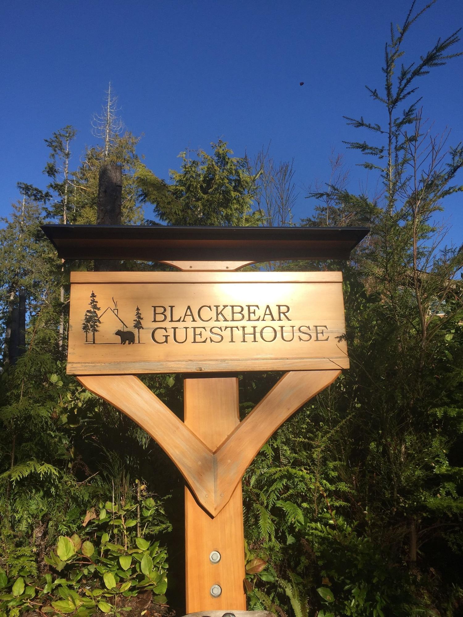 Varios Black Bear Guesthouse