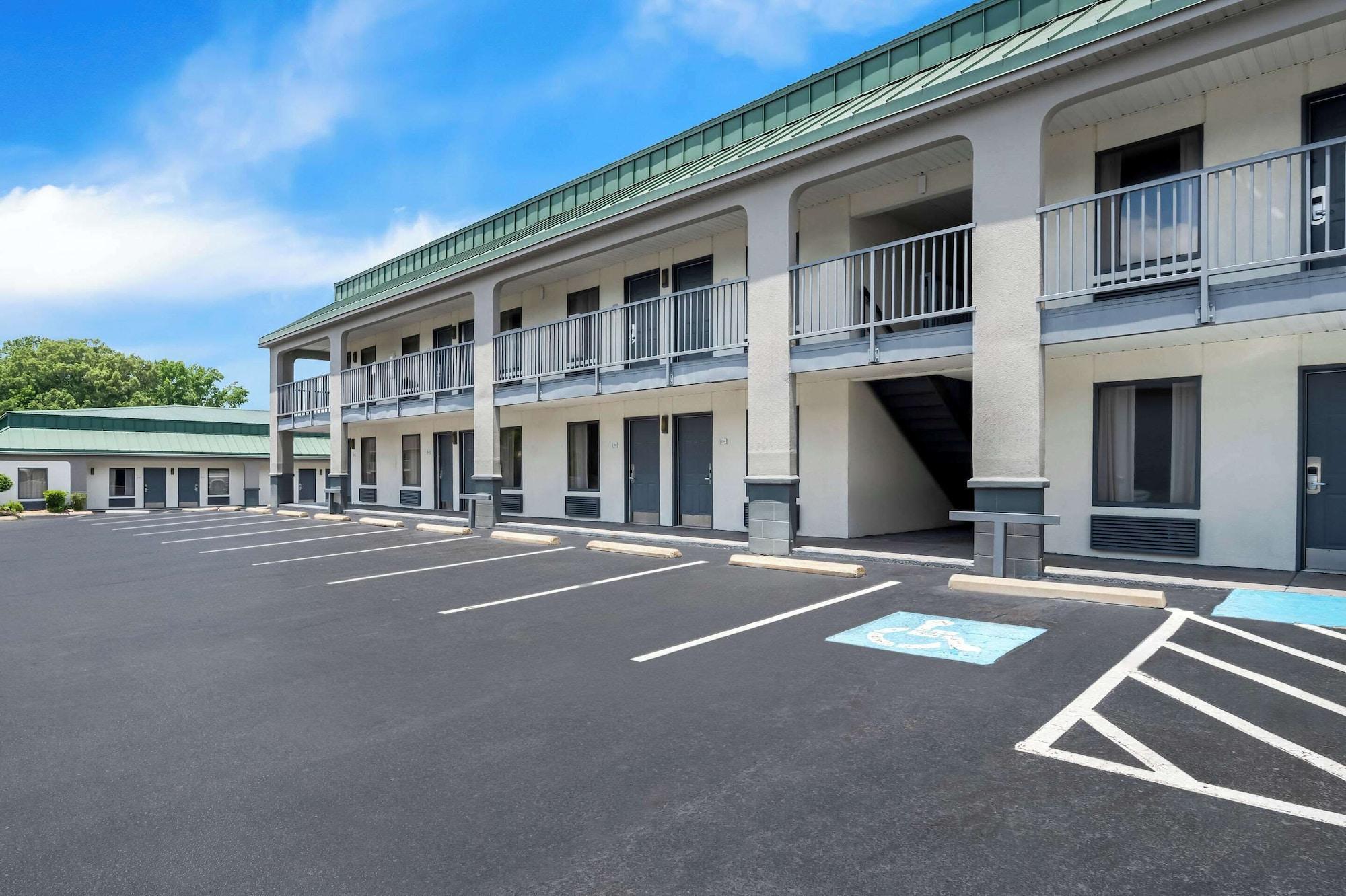 Varios Quality Inn & Suites Monticello