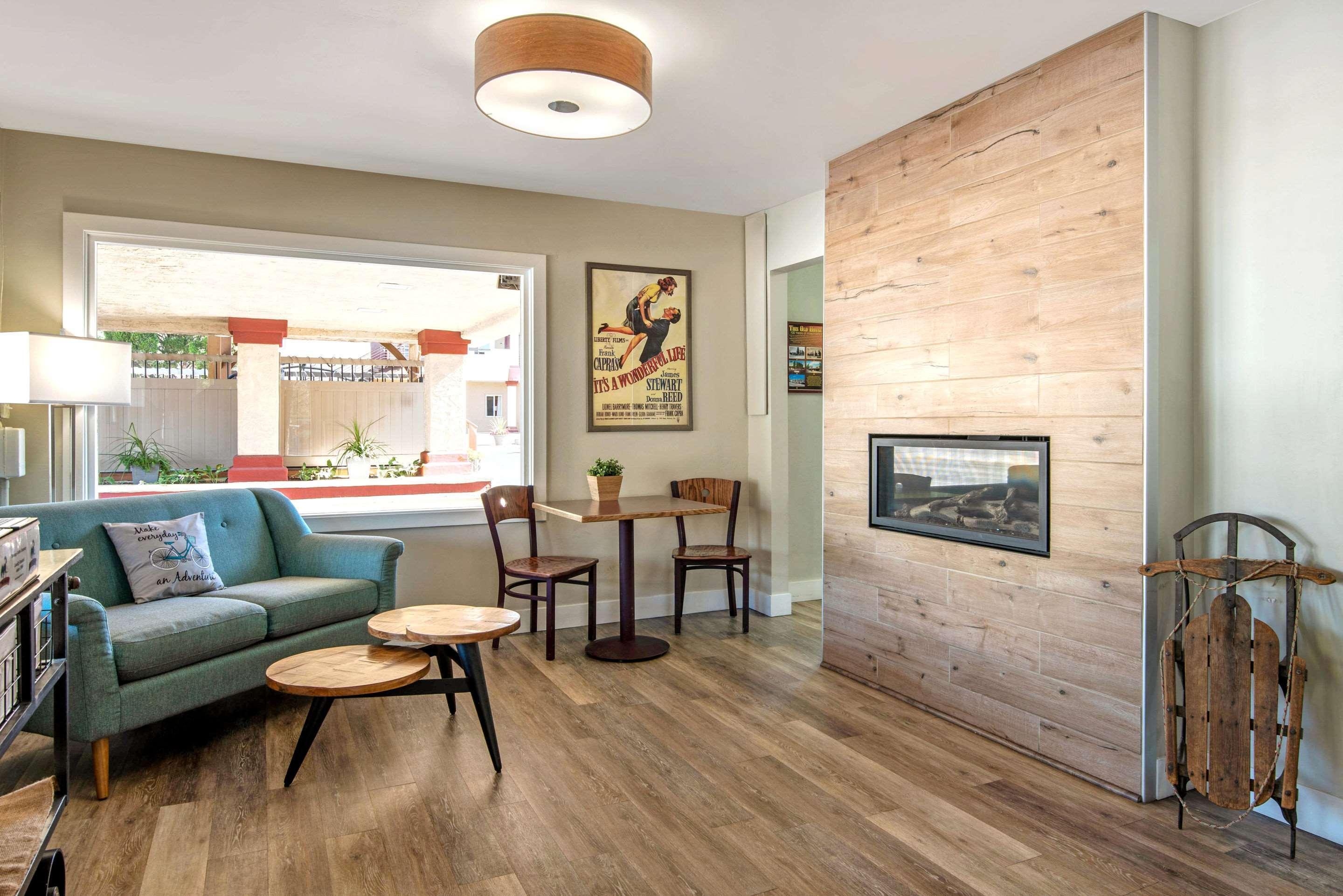 Vista Lobby Econo Lodge Inn & Suites Durango