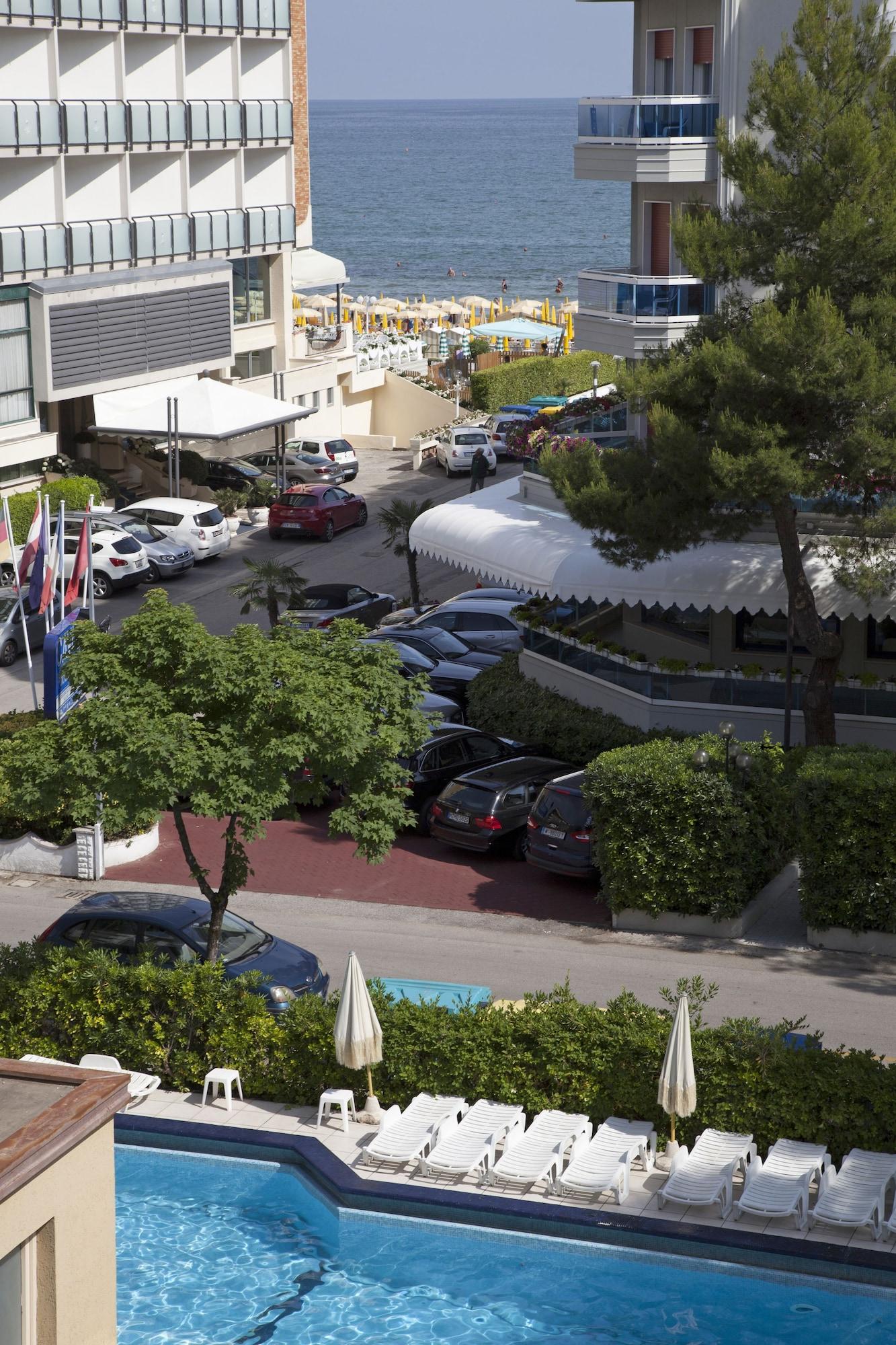 Vista Exterior Hotel Amalfi