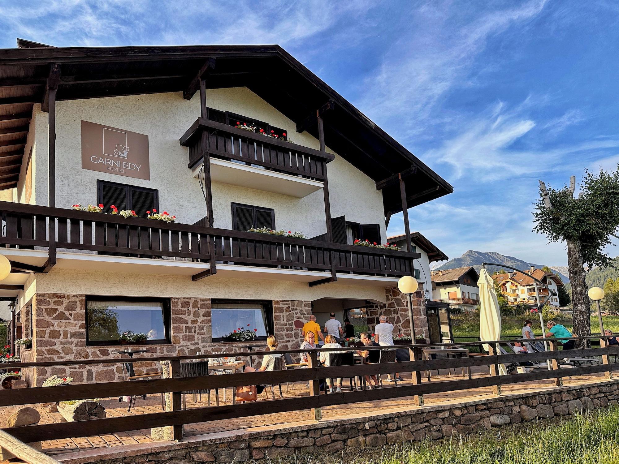 Bar/Salón Hotel Garni Edy