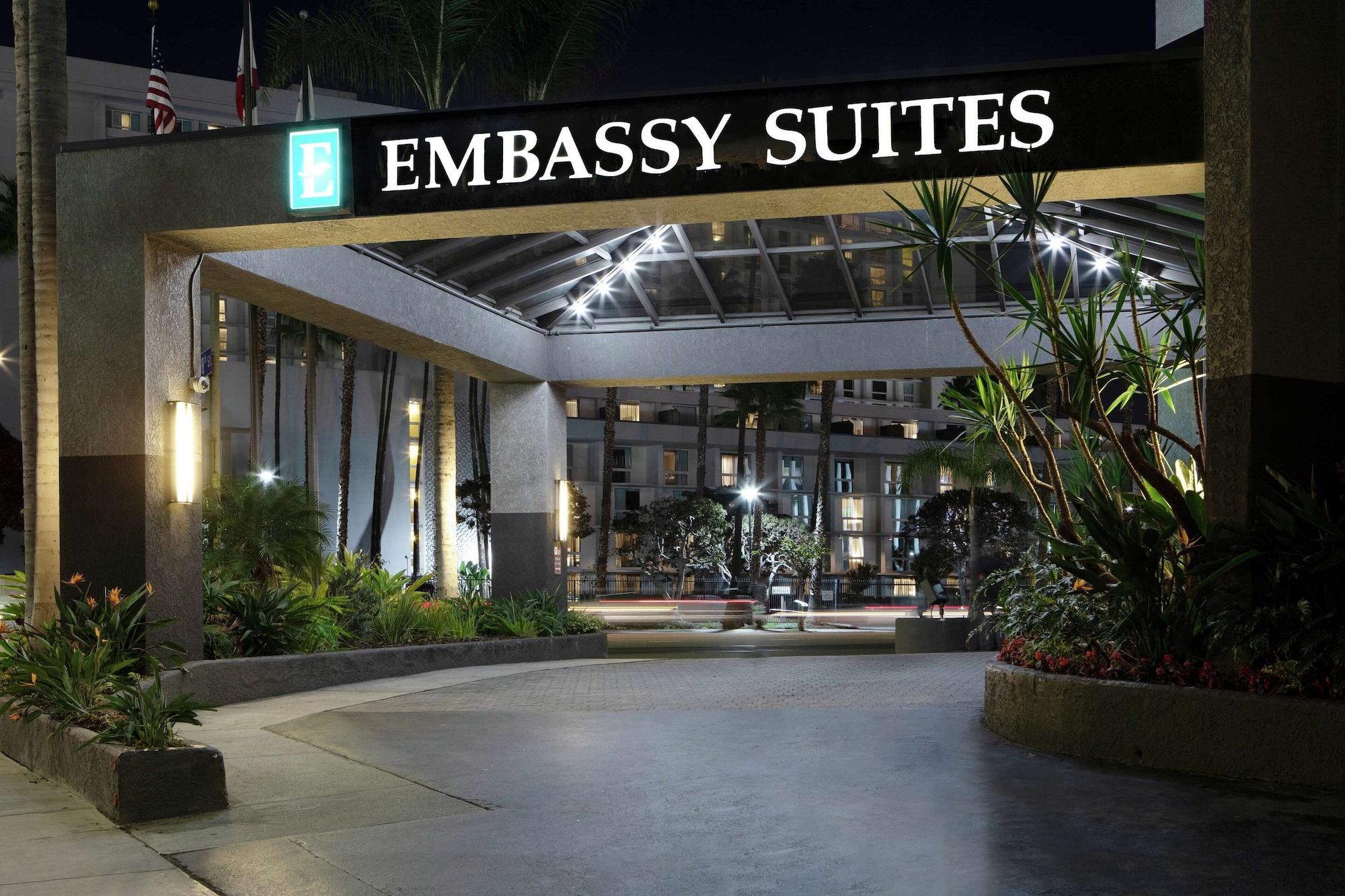Vista Exterior Embassy Suites by Hilton Los Angeles International Airport North