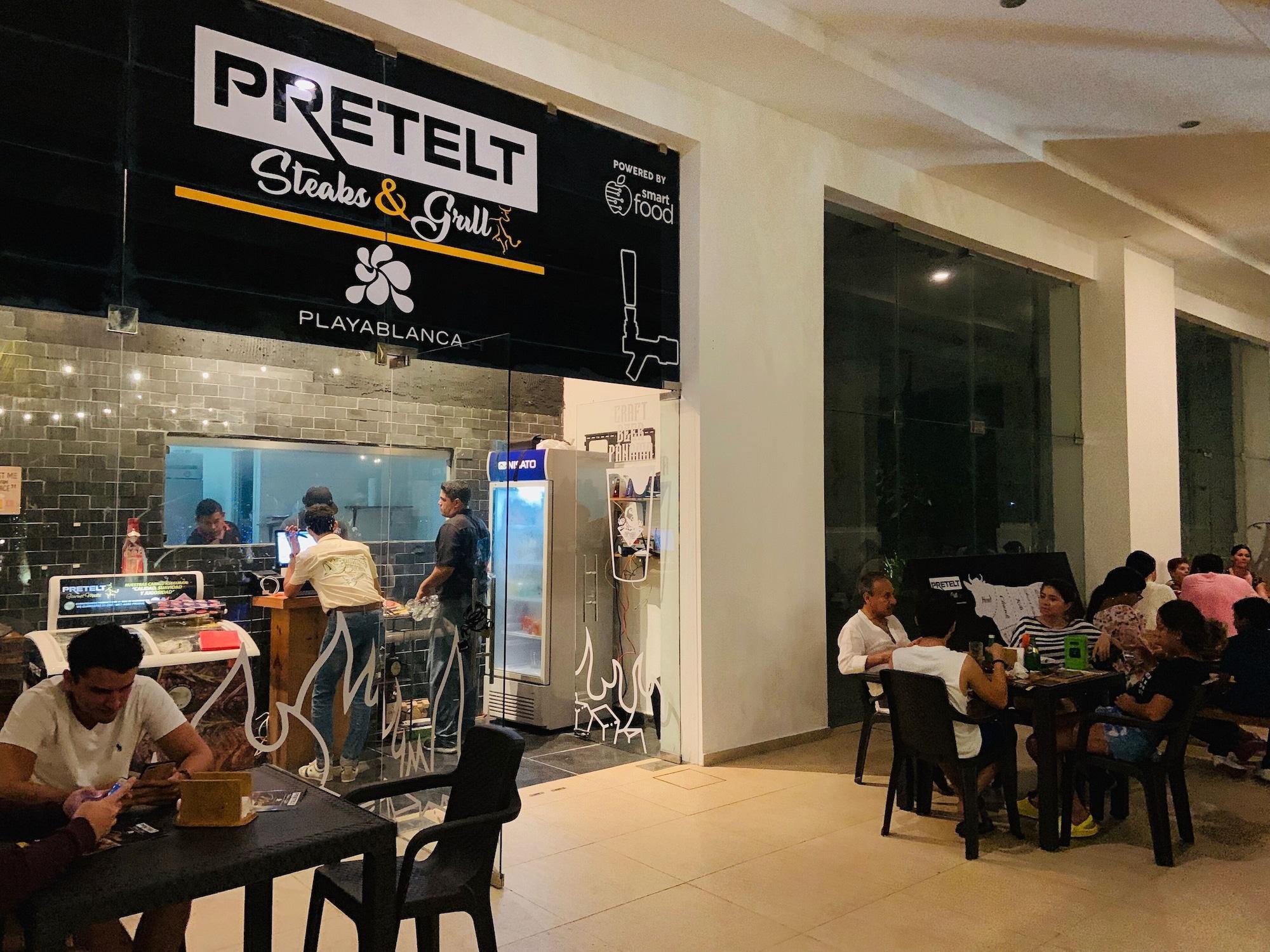 Restaurant Town Center Paradise in Playa Blanca
