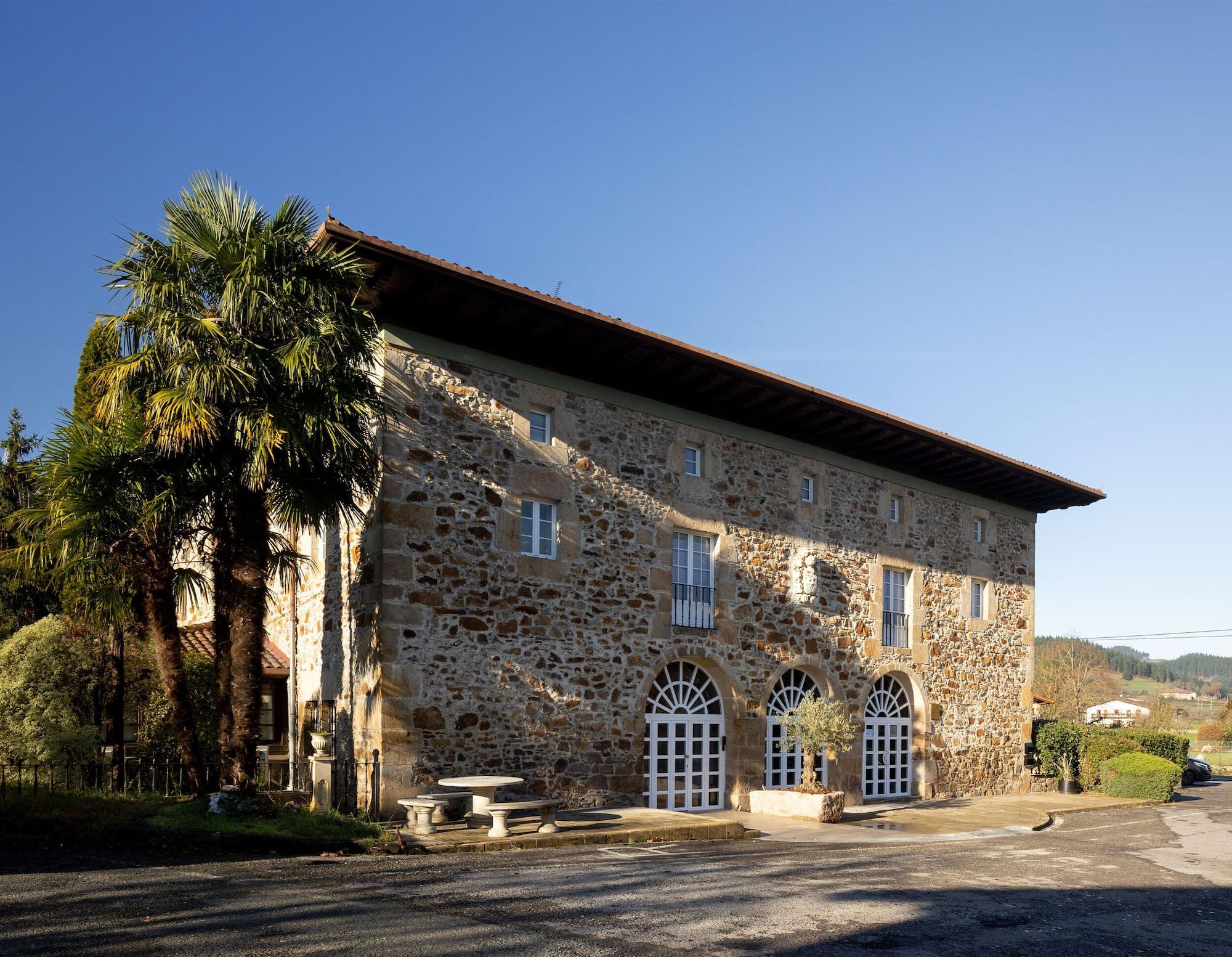 Vista Exterior EtxeAundi Hotel Boutique
