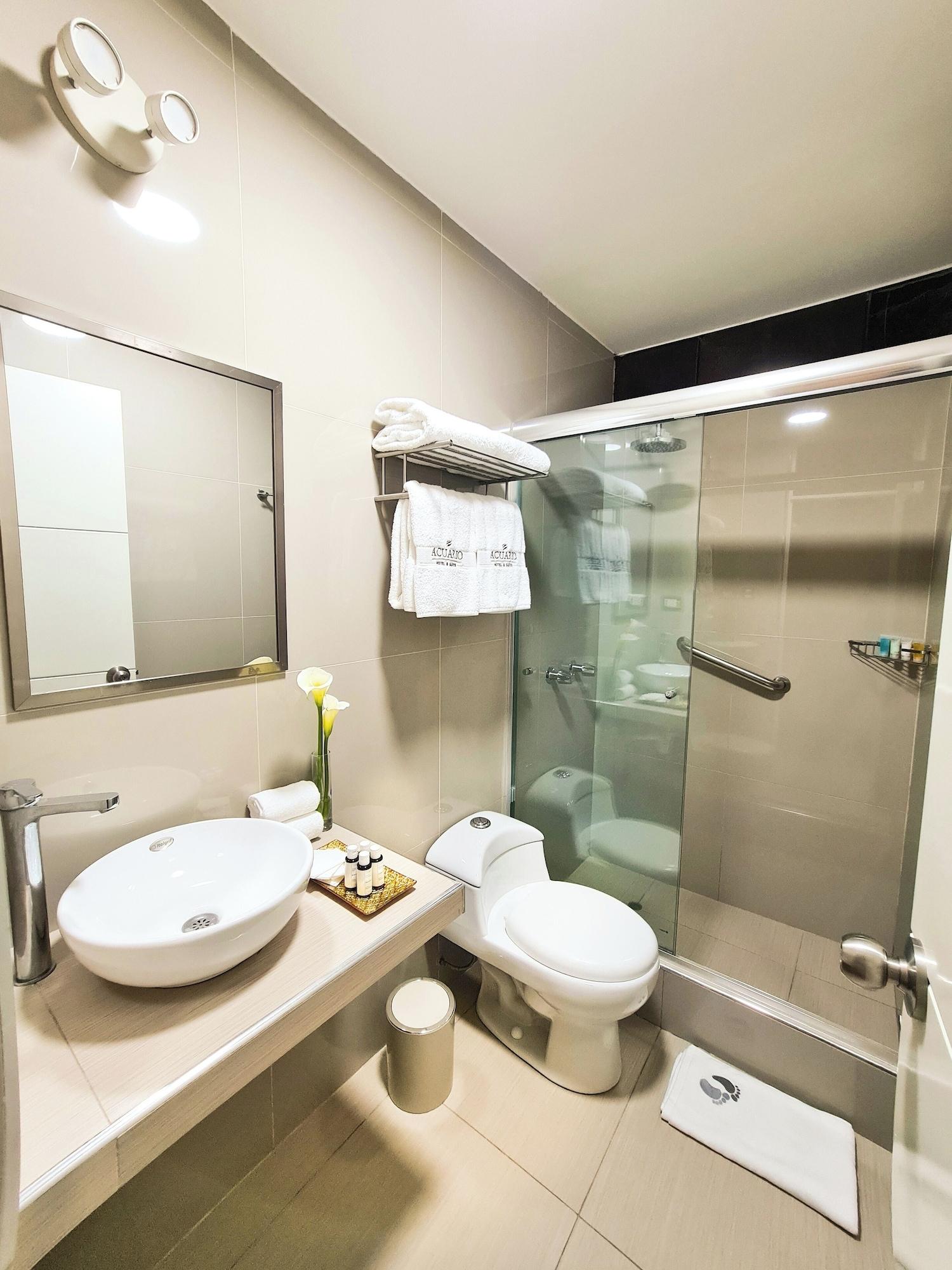 Equipamiento de Habitación Acuario Hotel & Suites