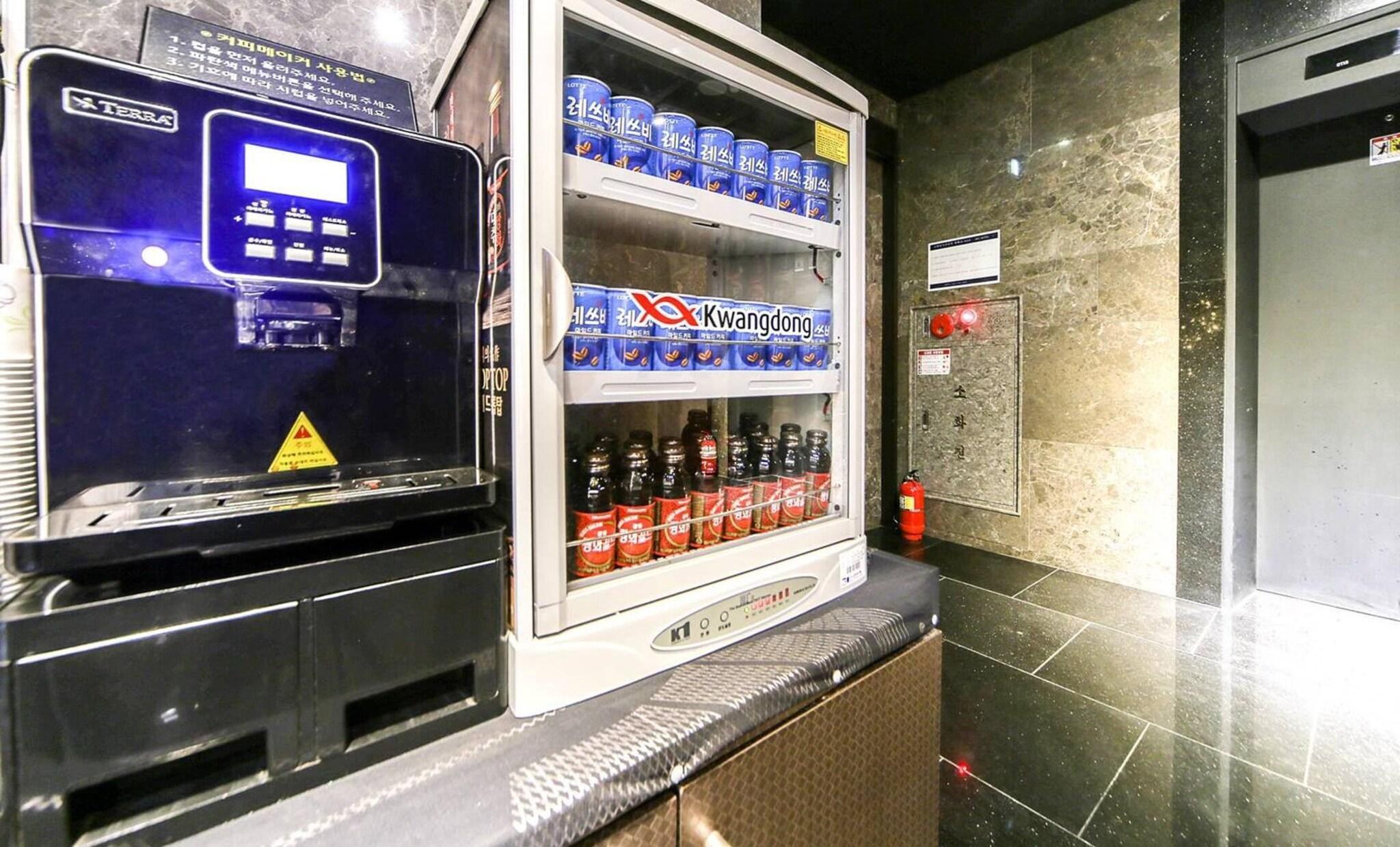 Bar/Salón JBIS Hotel