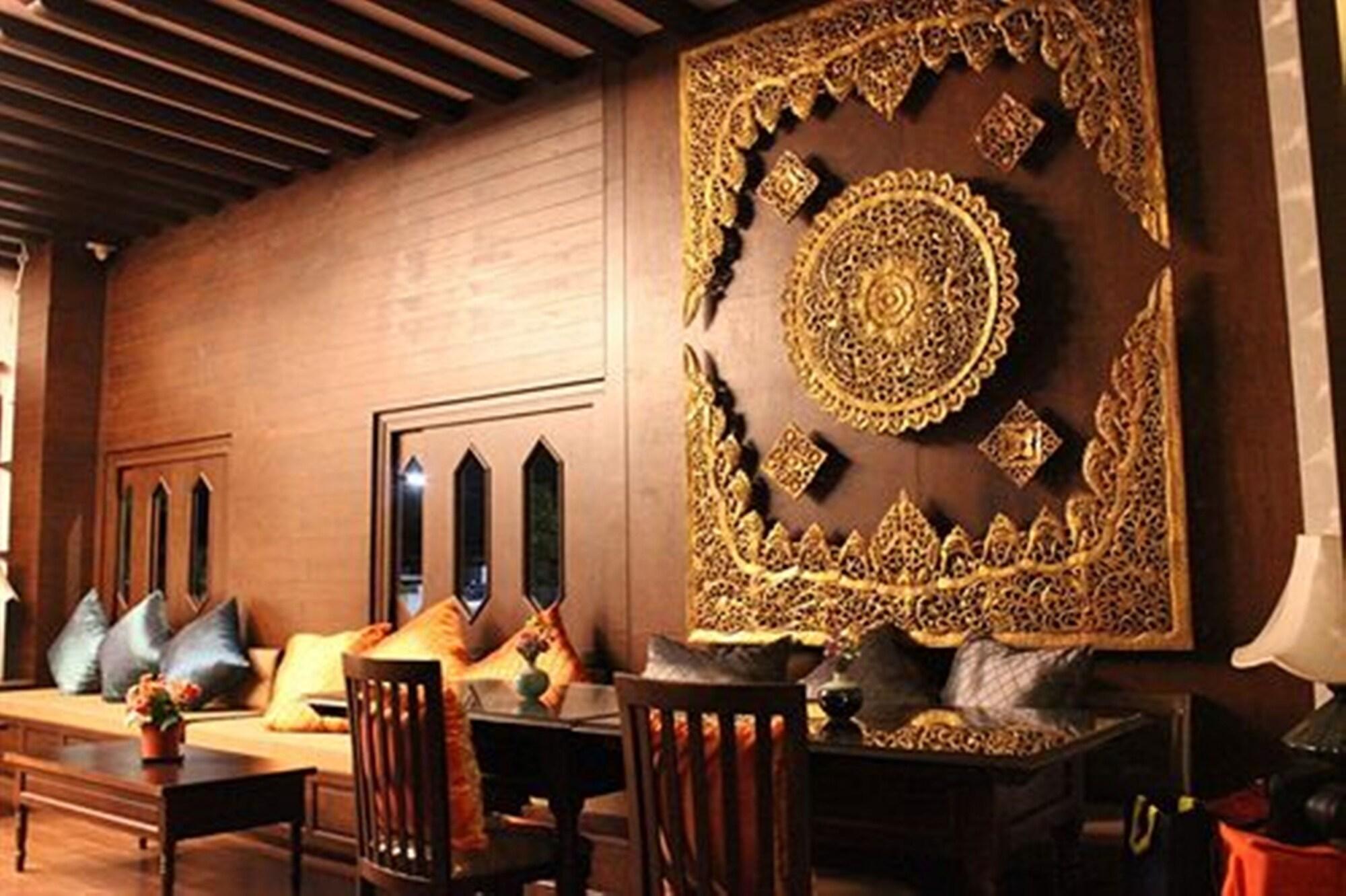 Varios Baan Ratchiangsaen