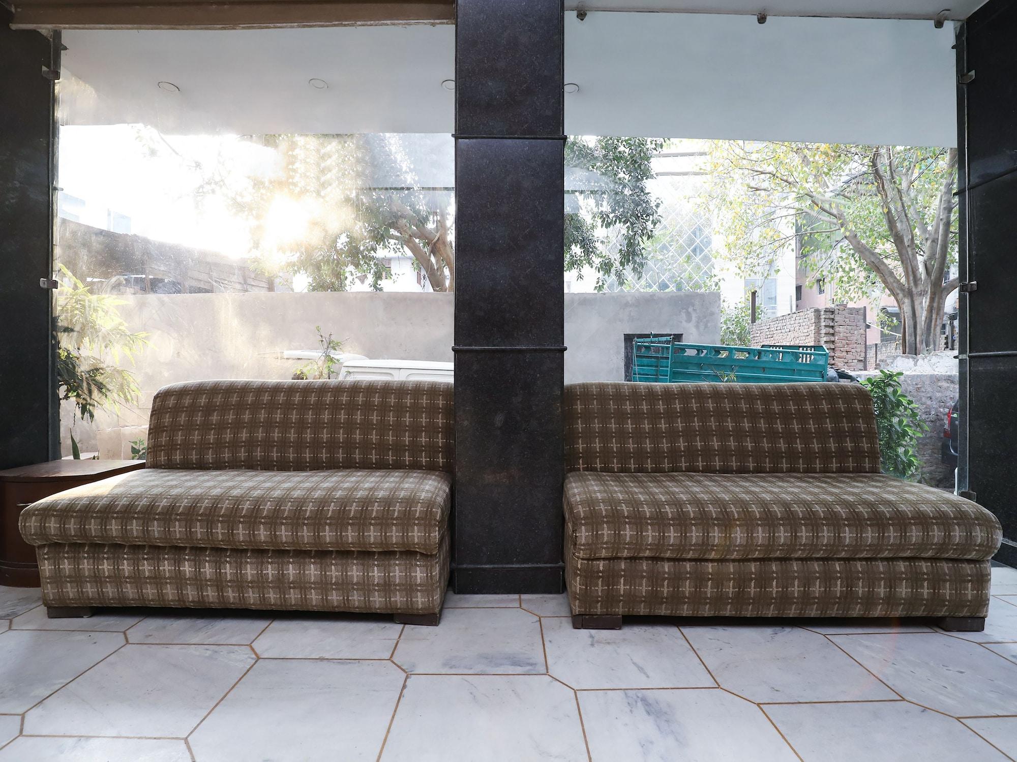 Vista Lobby OYO 29389 Delhi Empire