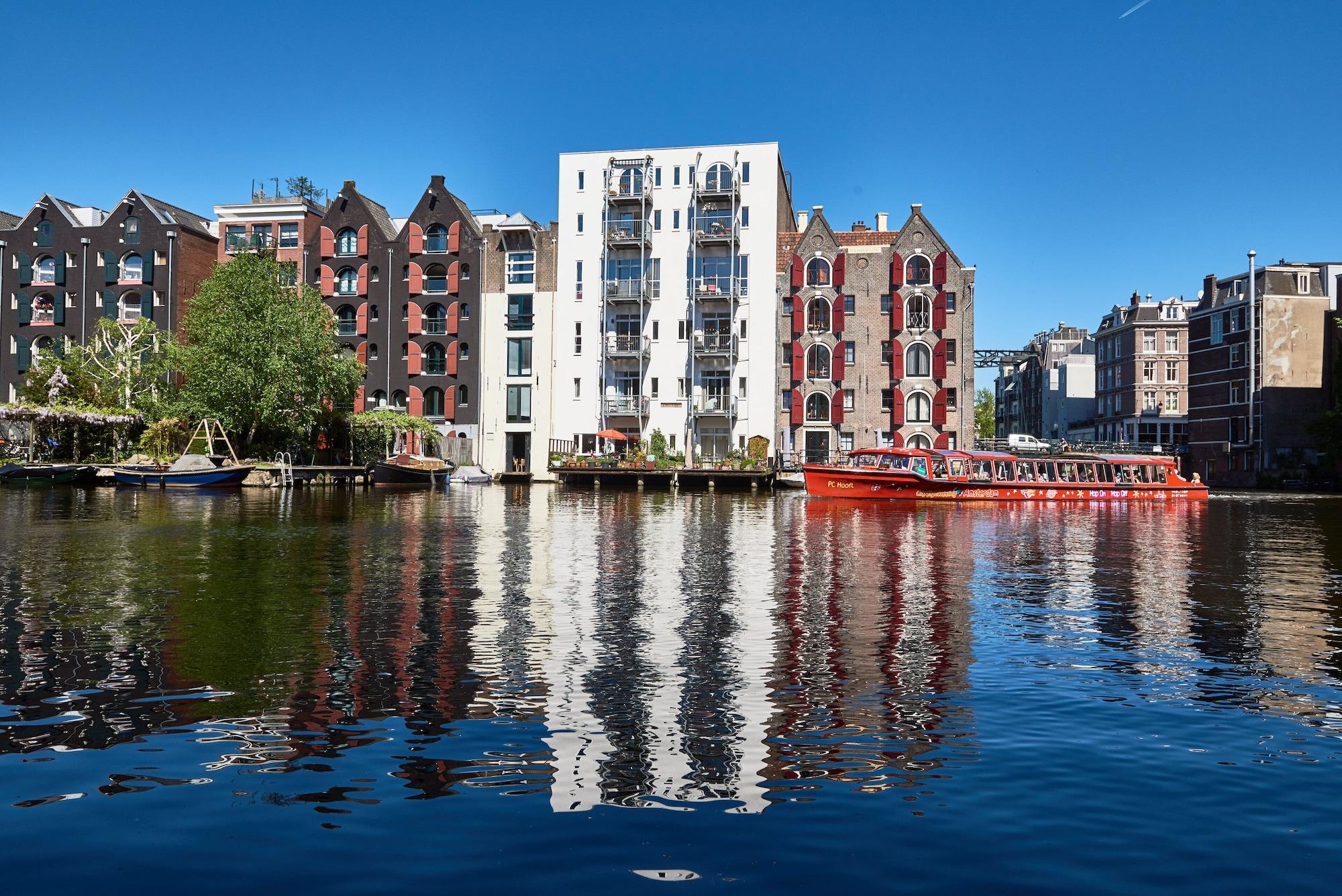 Vista Exterior Holiday Inn Express Amsterdam - City Hall by IHG