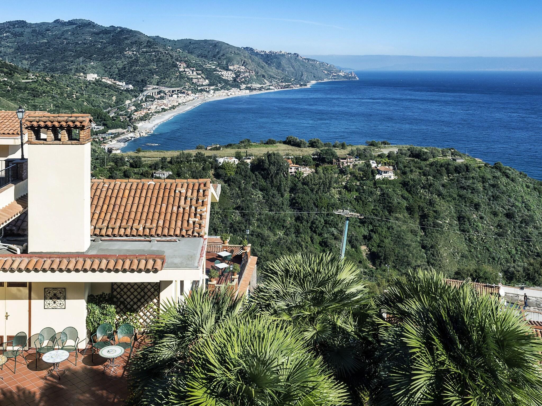 Vista Exterior Hotel Sirius