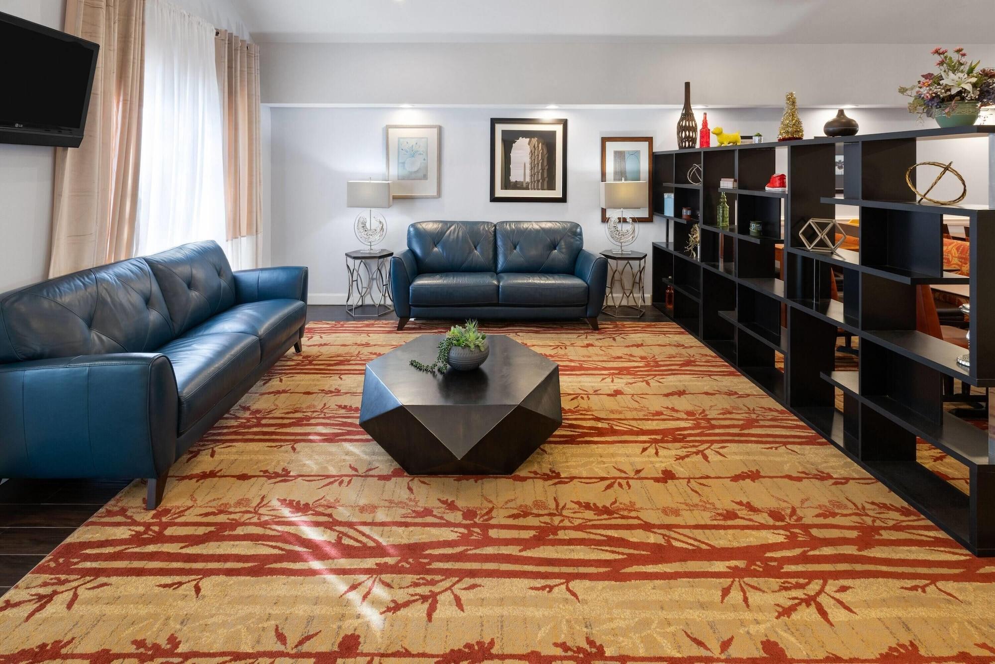 Vista Lobby Tysons Corner Suites, A Baymont by Wyndham