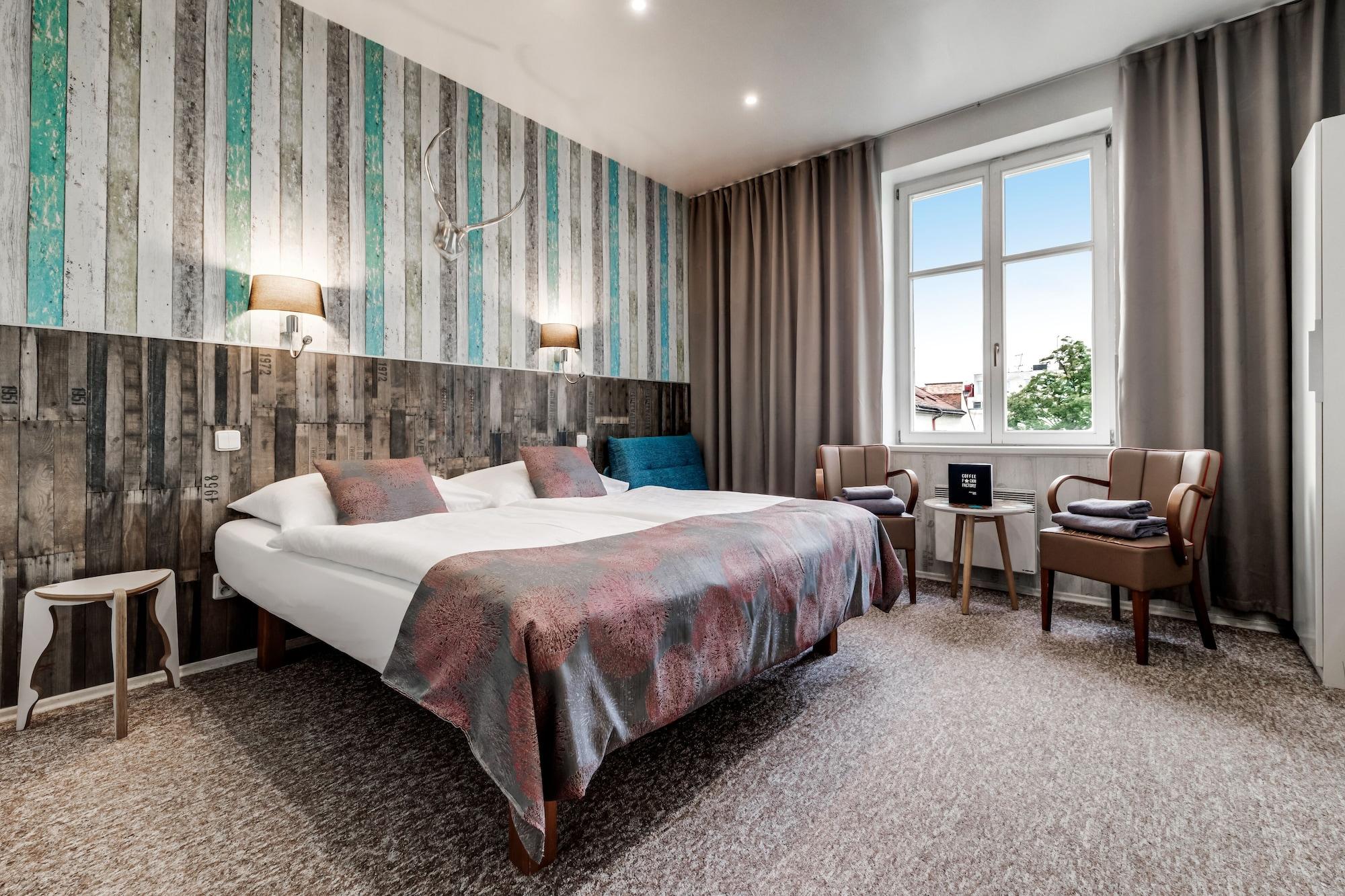 Varios Royal Court Hotel