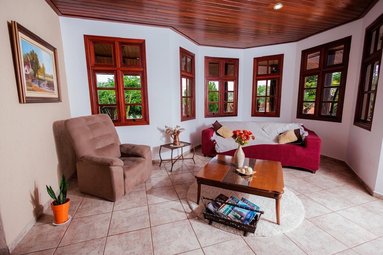 Vista Lobby Chateau Palace Hotel