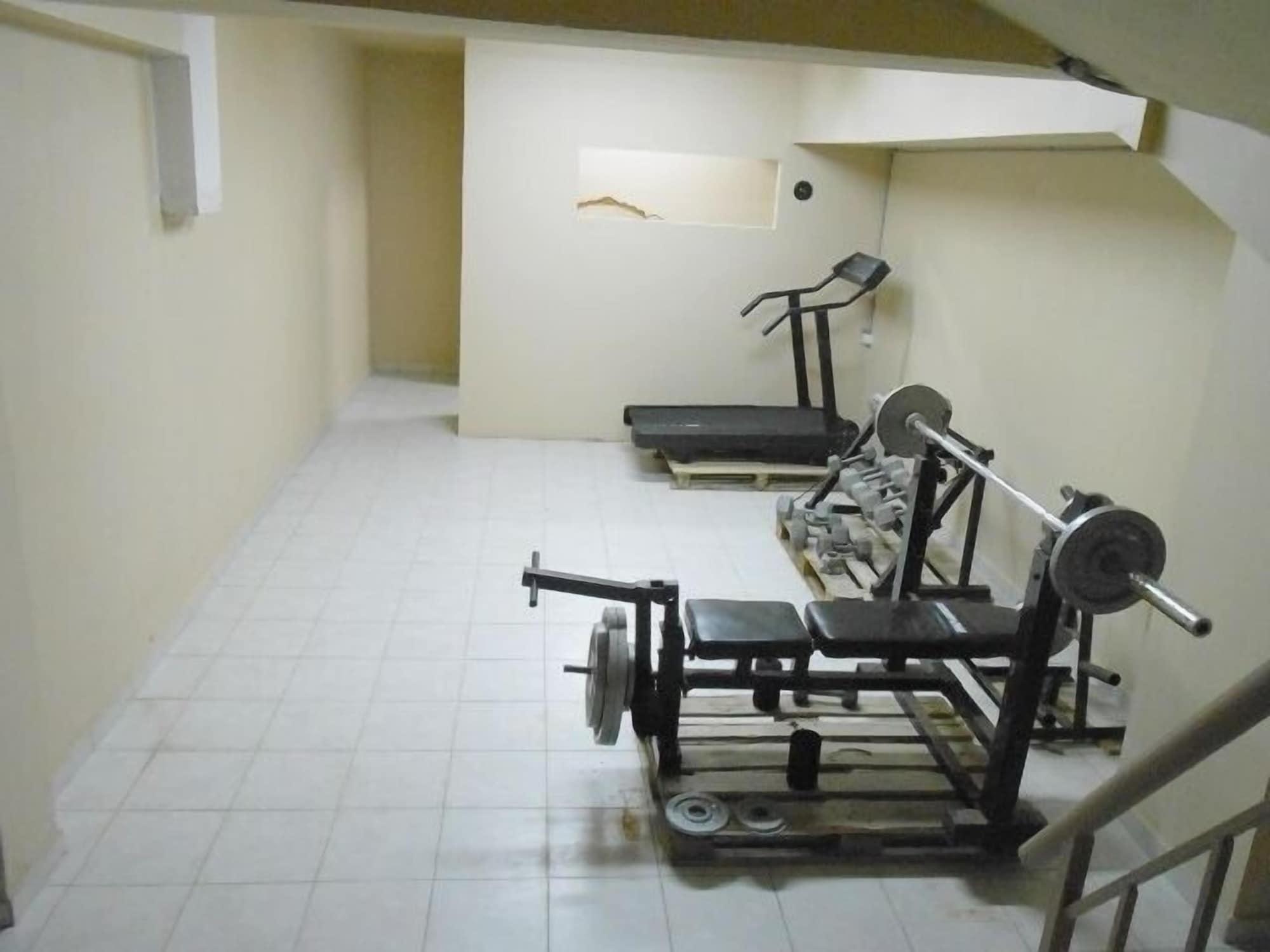 Gimnasio Lambrinos Suites