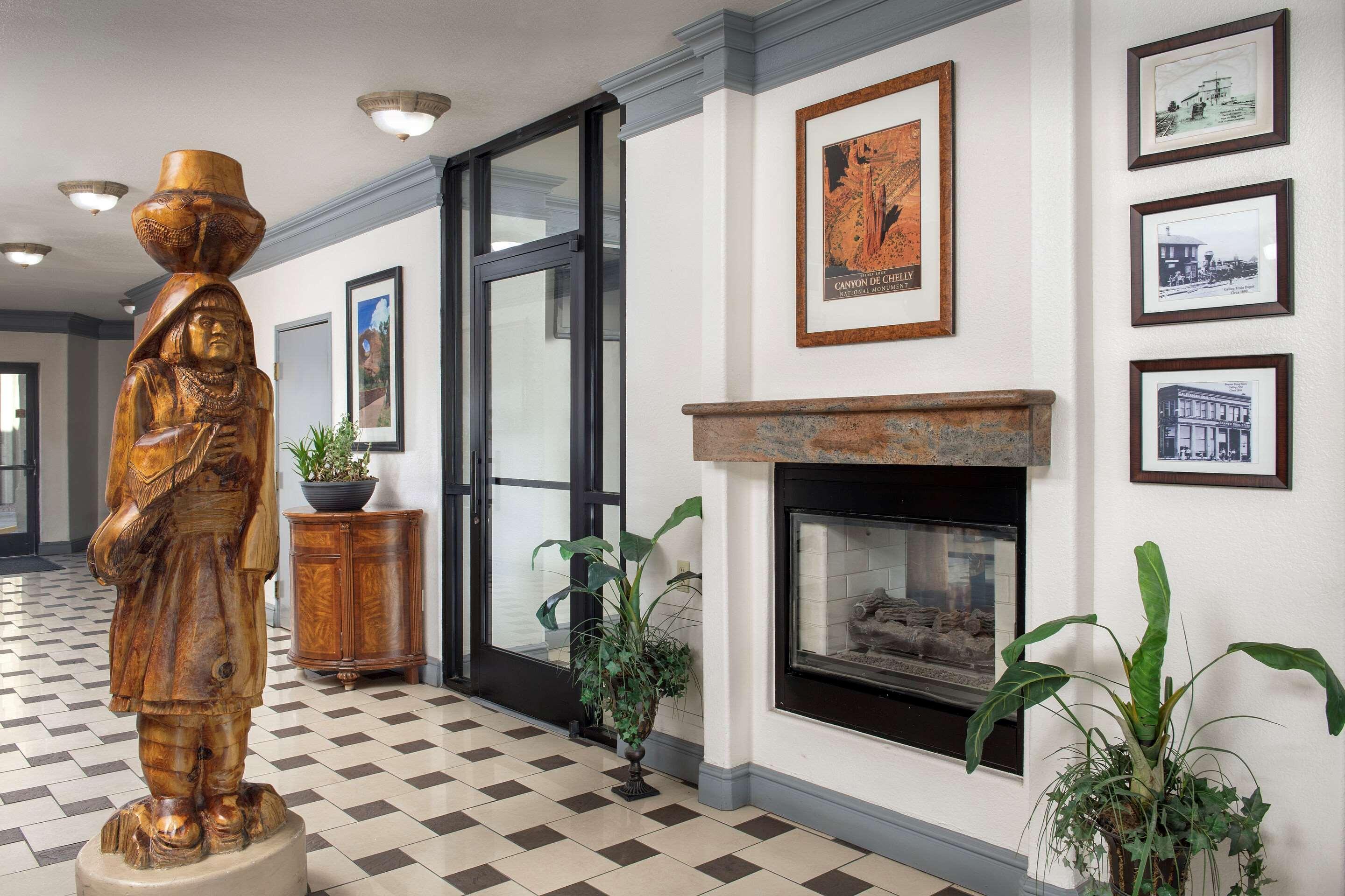 Vista Lobby Quality Inn & Suites Gallup I-40 Exit 20