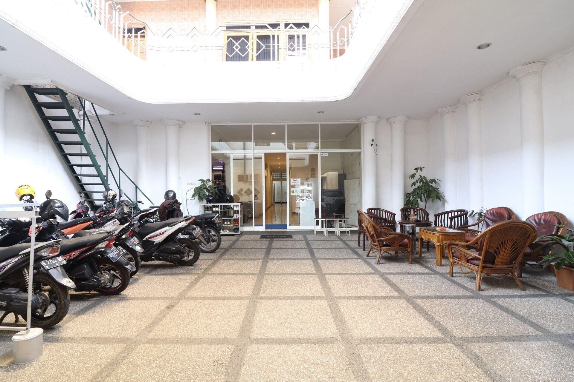 Vista Exterior MADOR Malang Dorm Hostel