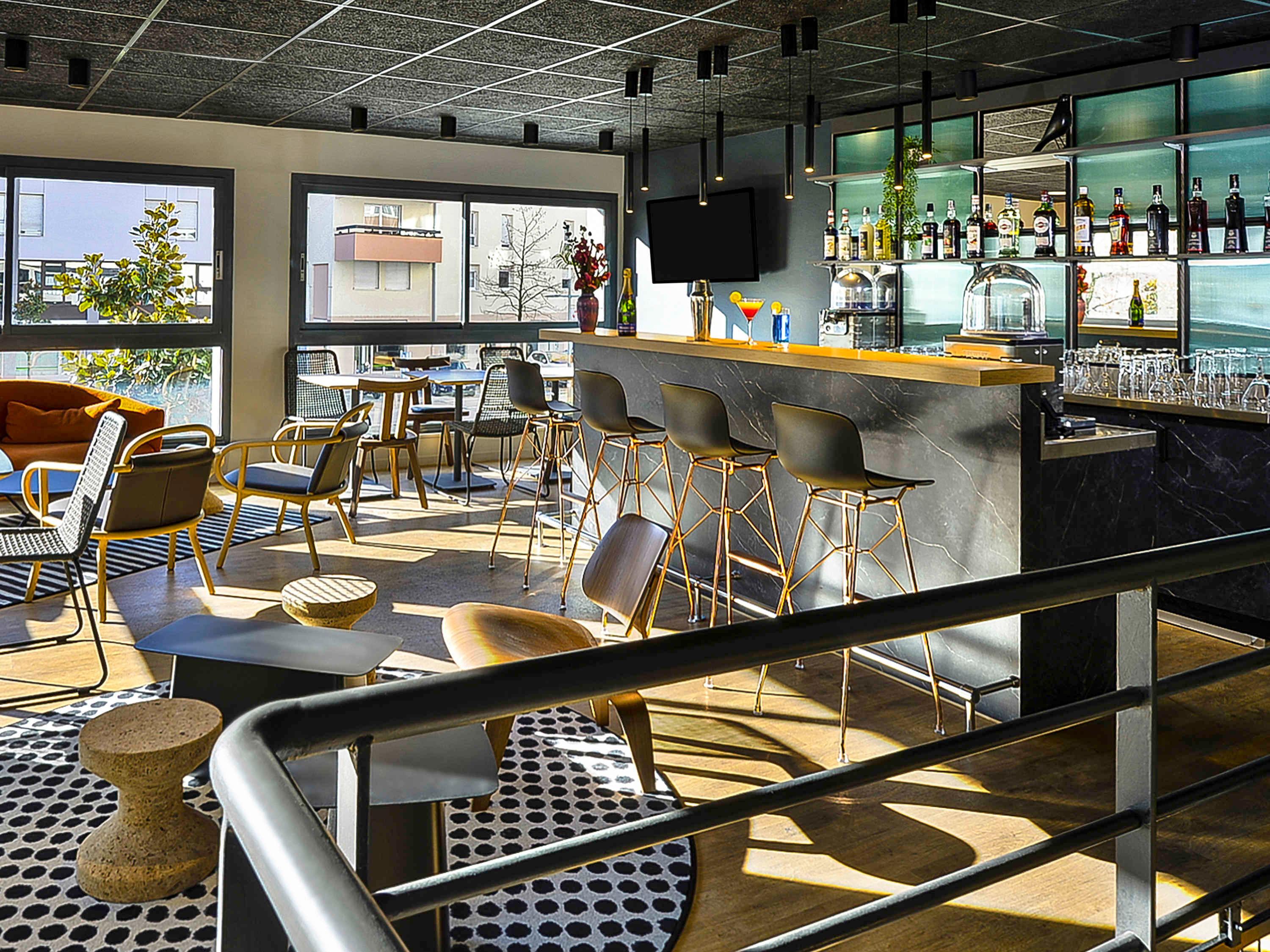 Bar/Salón Ibis Annecy Cran Gevrier Hotel