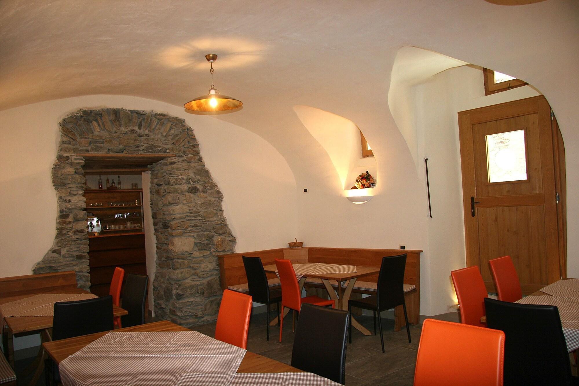 Restaurant Ostello del Castello Tirano