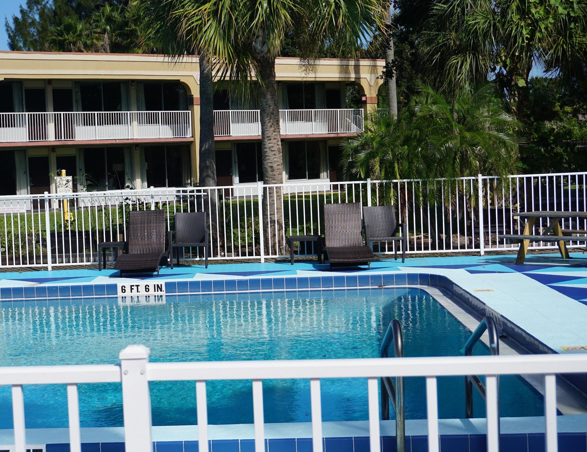 Vista Piscina Island Hotel of the Space Coast