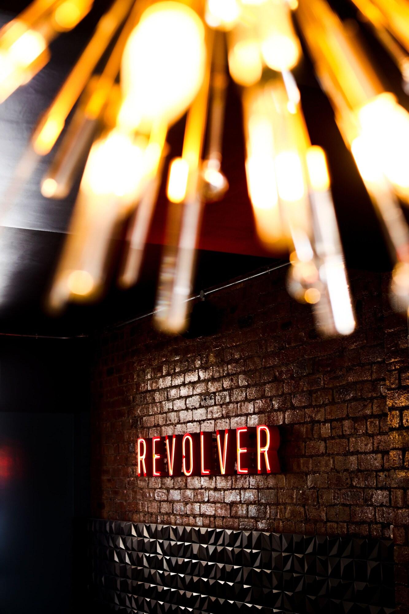 Vista Lobby Revolver - Hostel