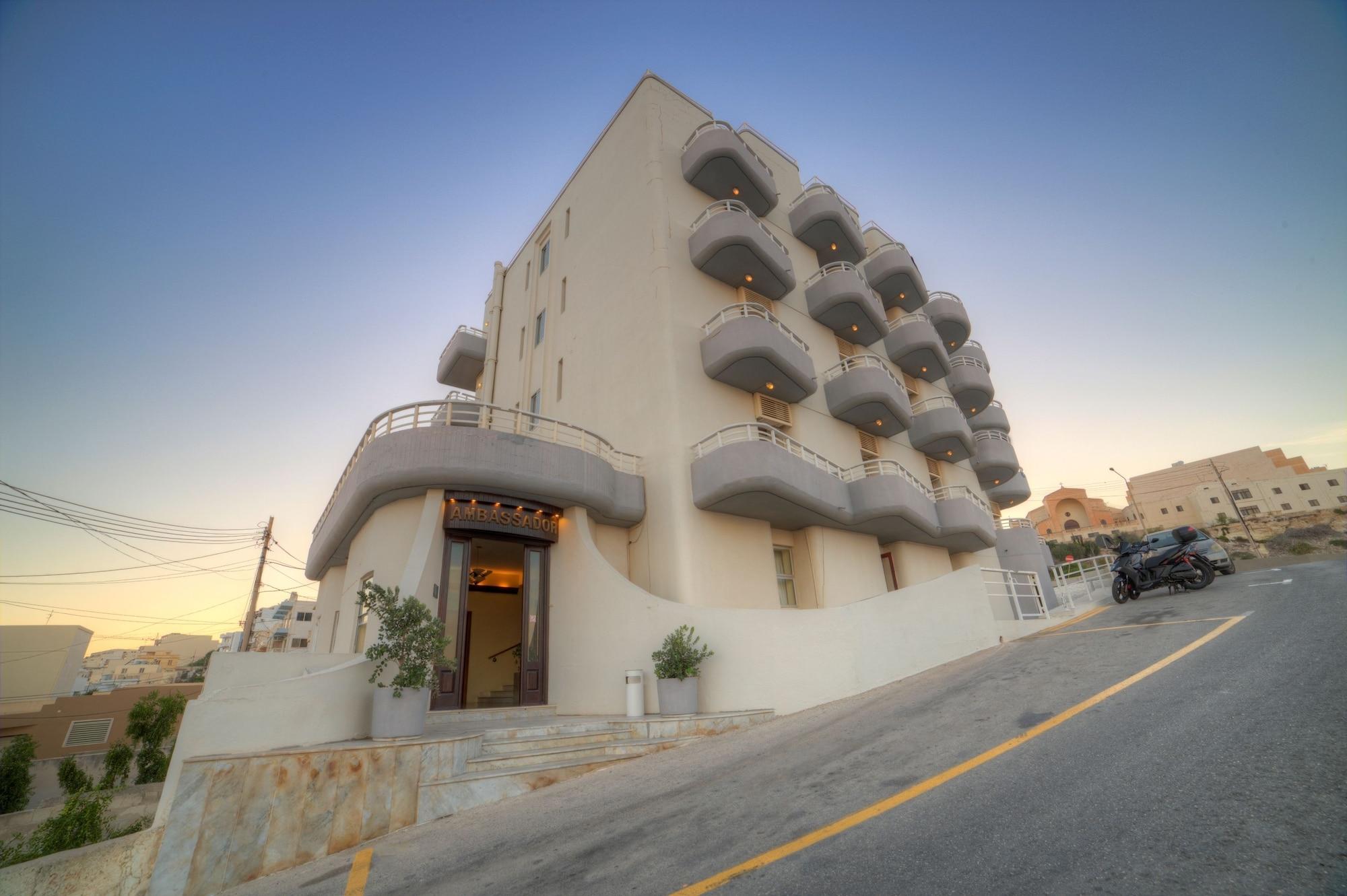 Vista Exterior Ambassador Hotel
