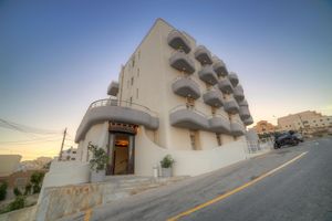 Alojamiento - Ambassador Hotel