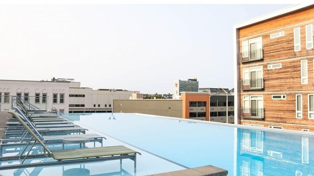 Vista Piscina CozySuites TWO Stylish Apts Monument Cir