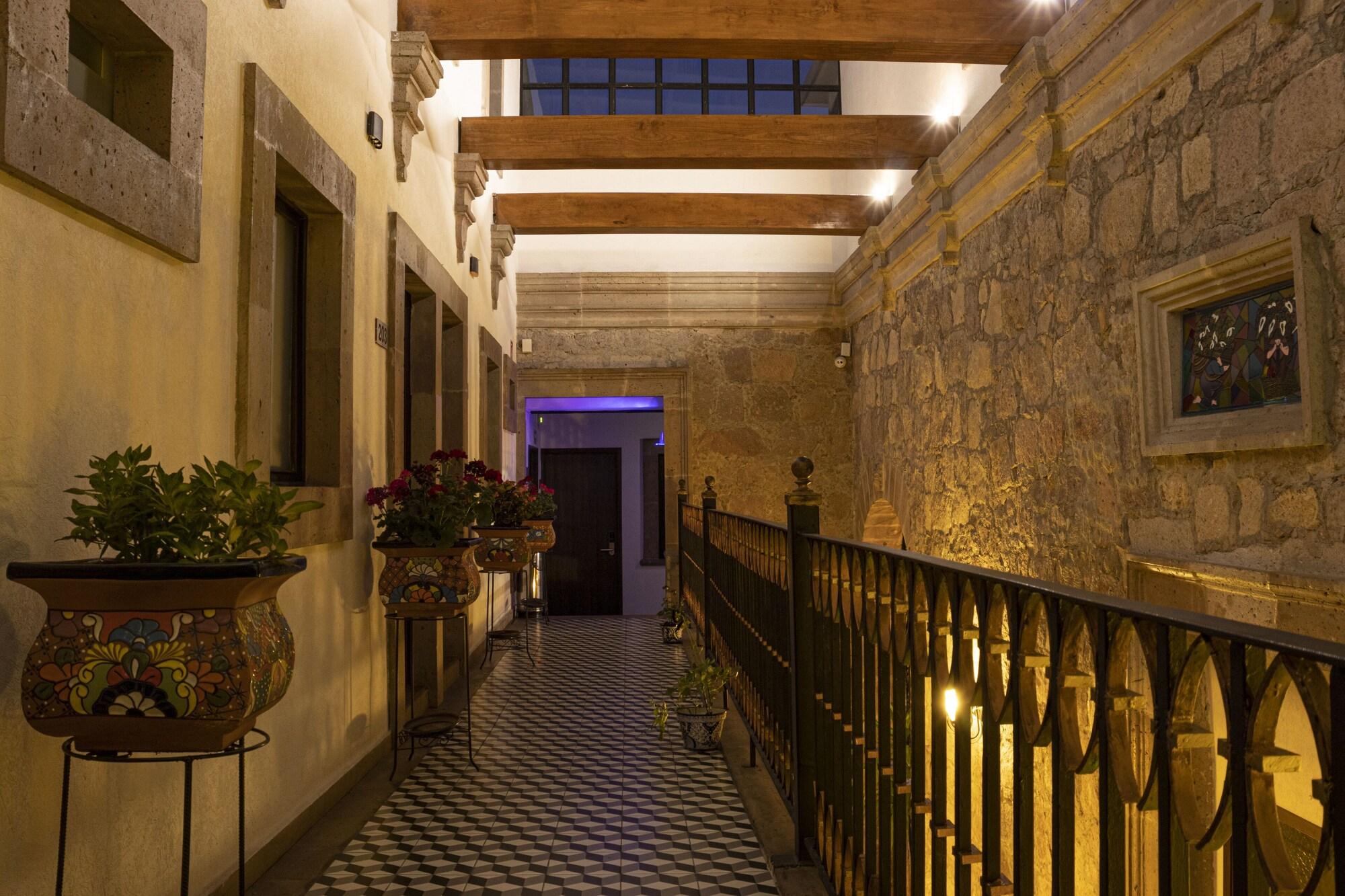 Varios Hotel Don Carlos