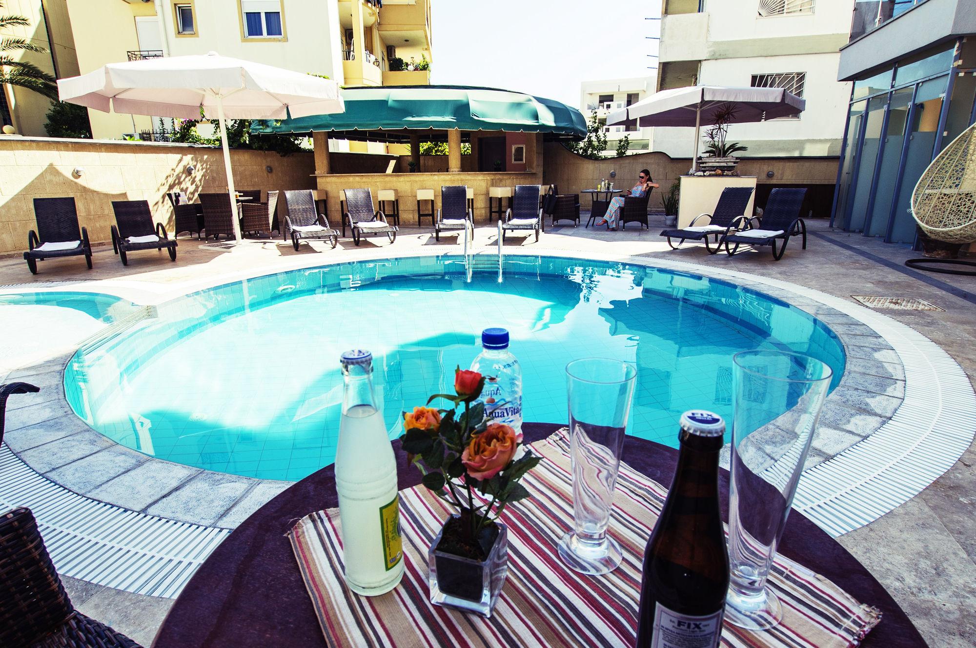 Pool view Comfort Hotel