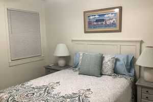 Alquiler Vacacional - Uptown quiet cottage close to beaches, restaurant & shopping.