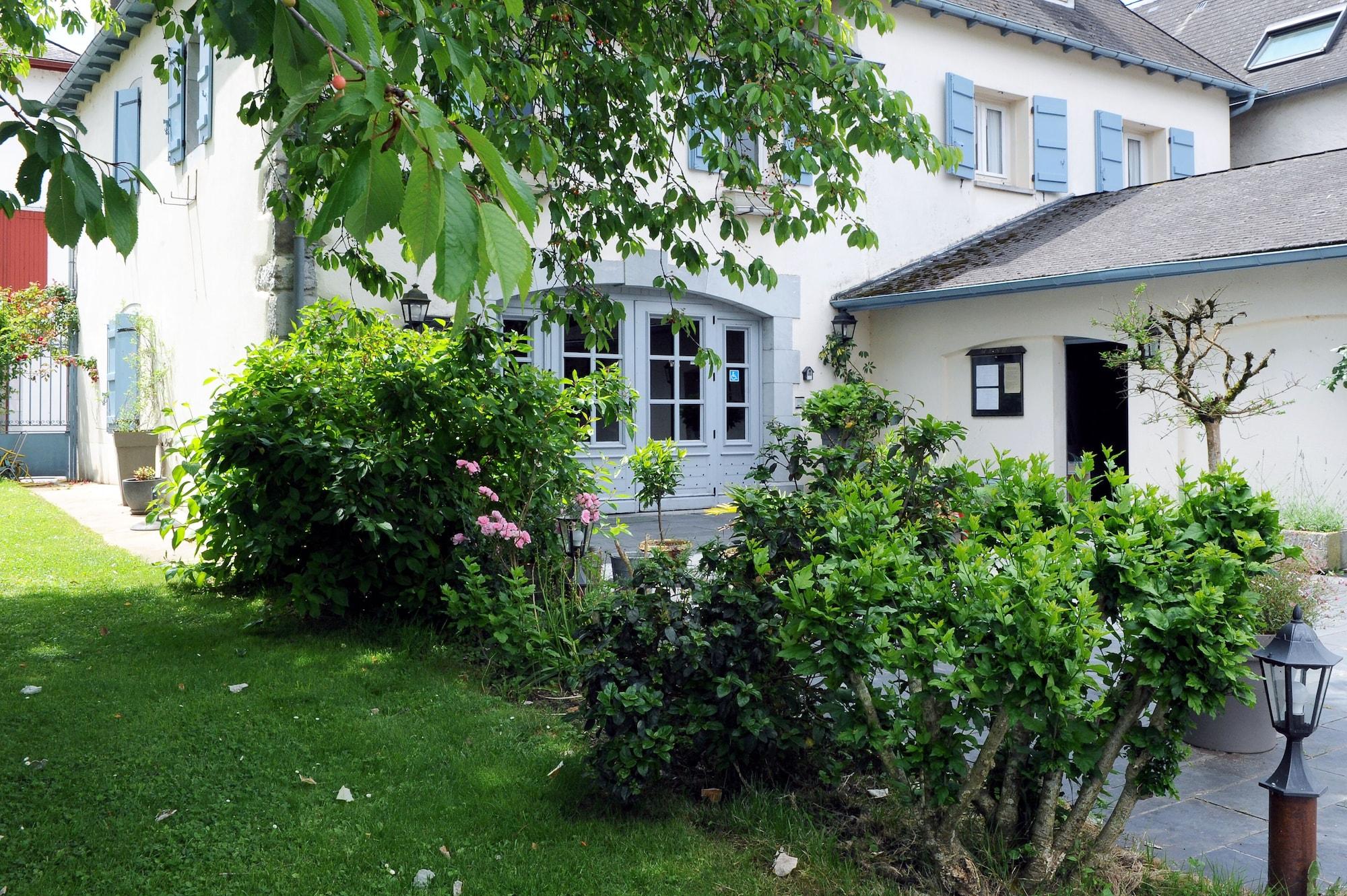 Varios Hotel Restaurant Chilo