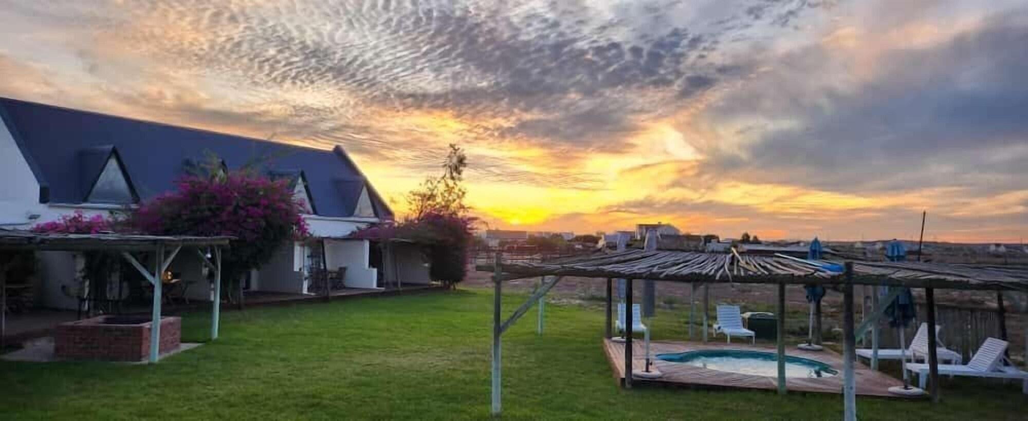 Varios Tortoise Trail Lodge