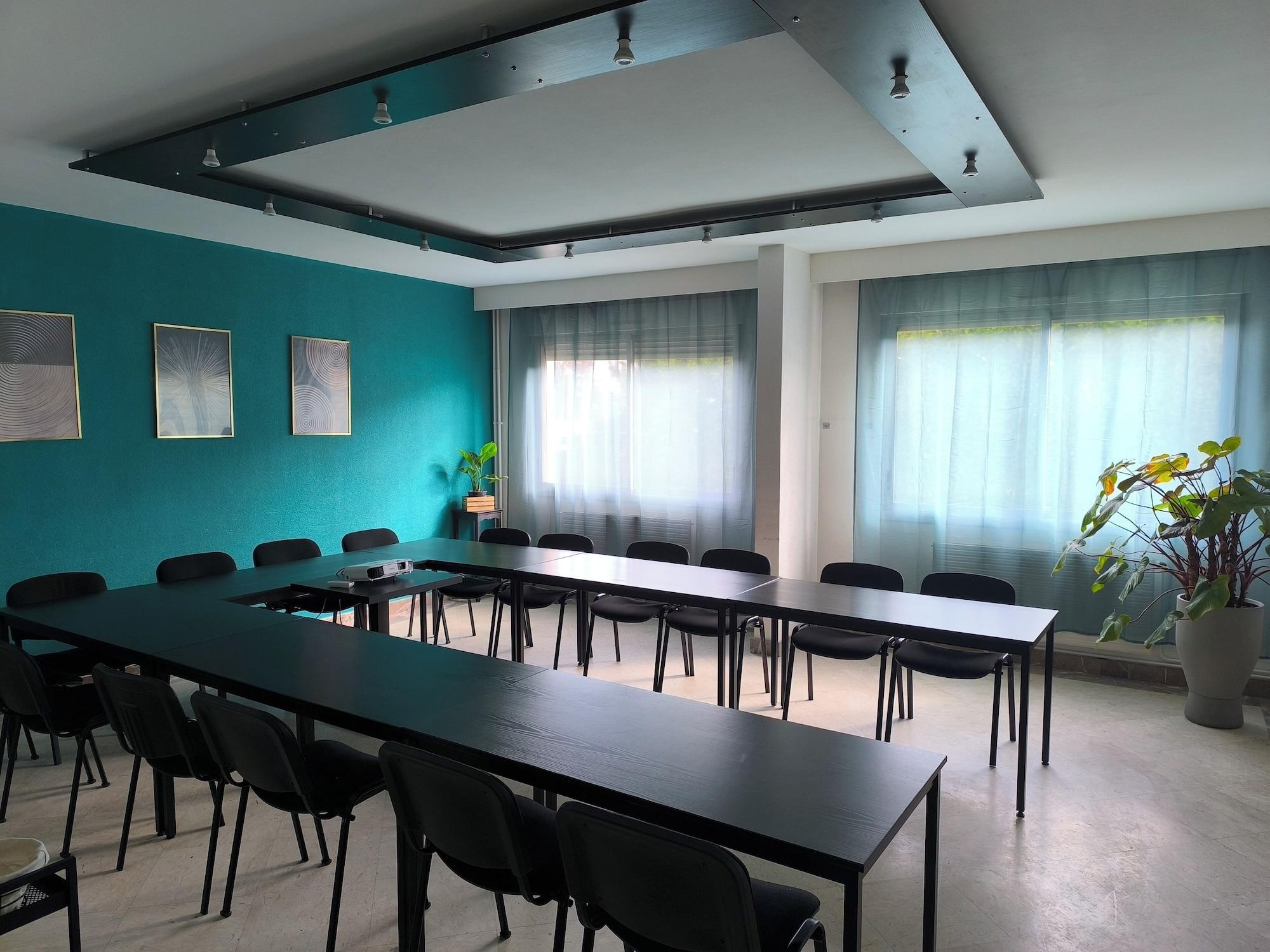 Sala de Reuniones Adonis Lyon Est Hôtel Artys