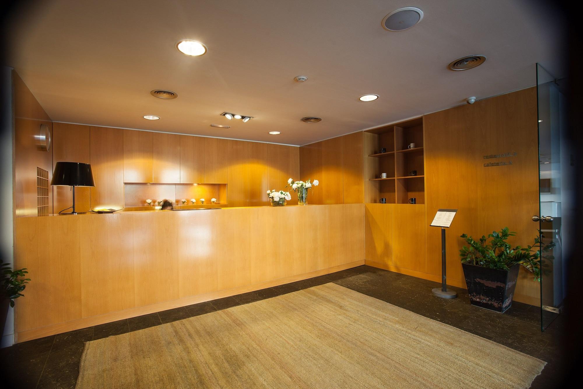 Vista Lobby Nuria Hotel