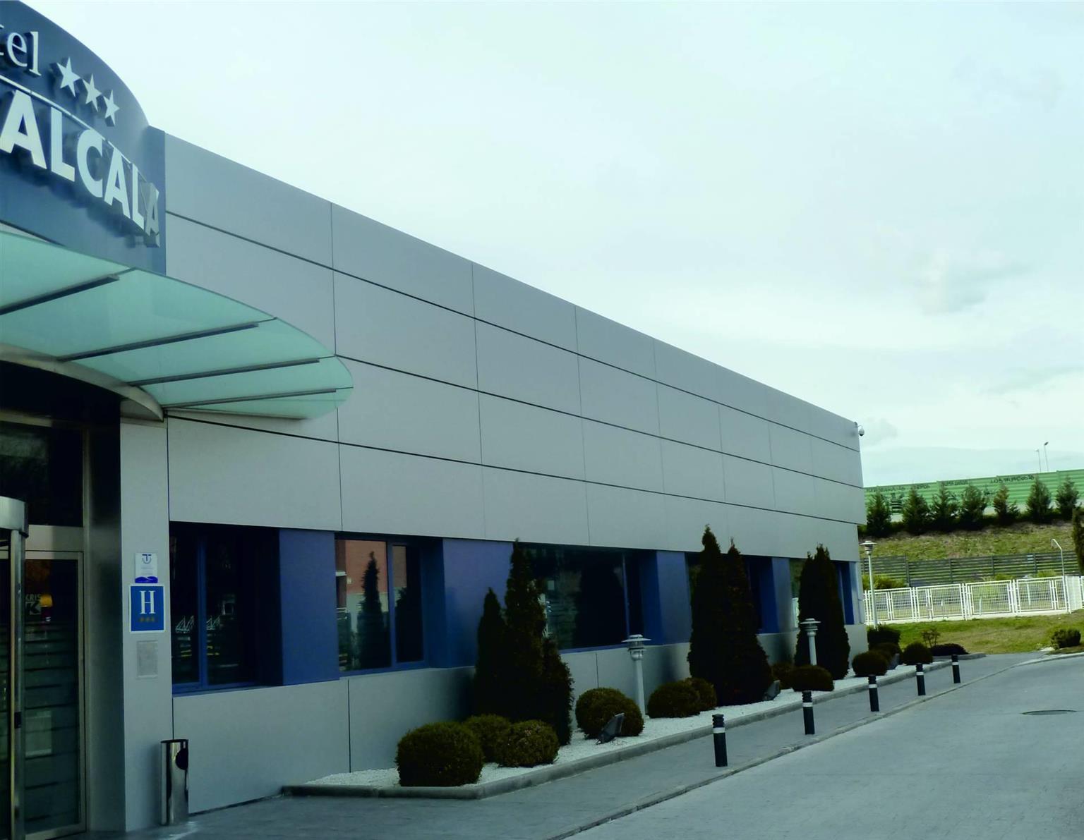 Hotel Puerta De Alcala by null