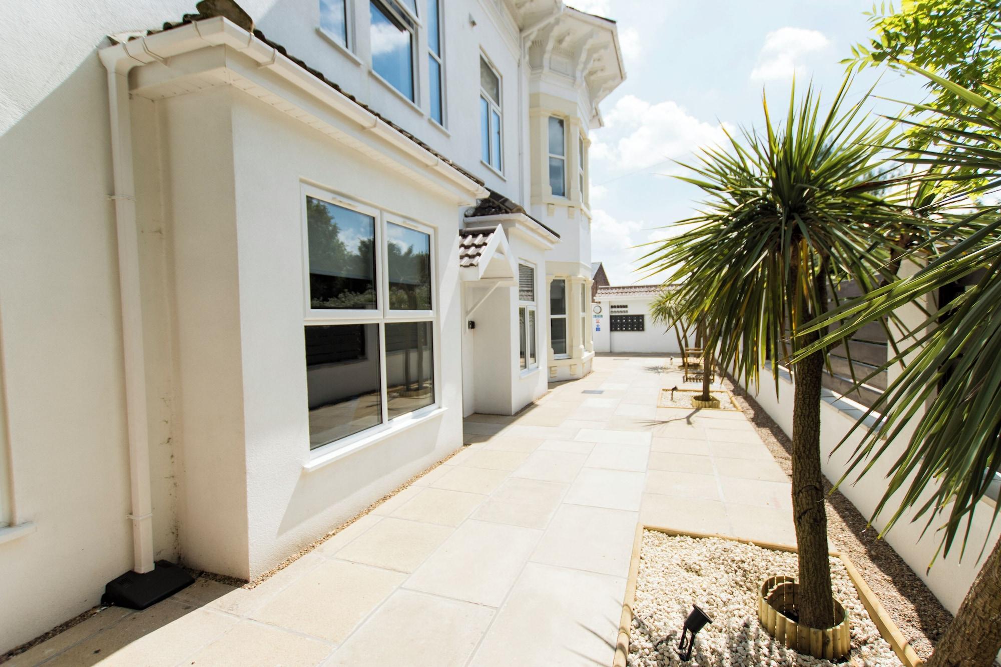 Varios Bushrah House