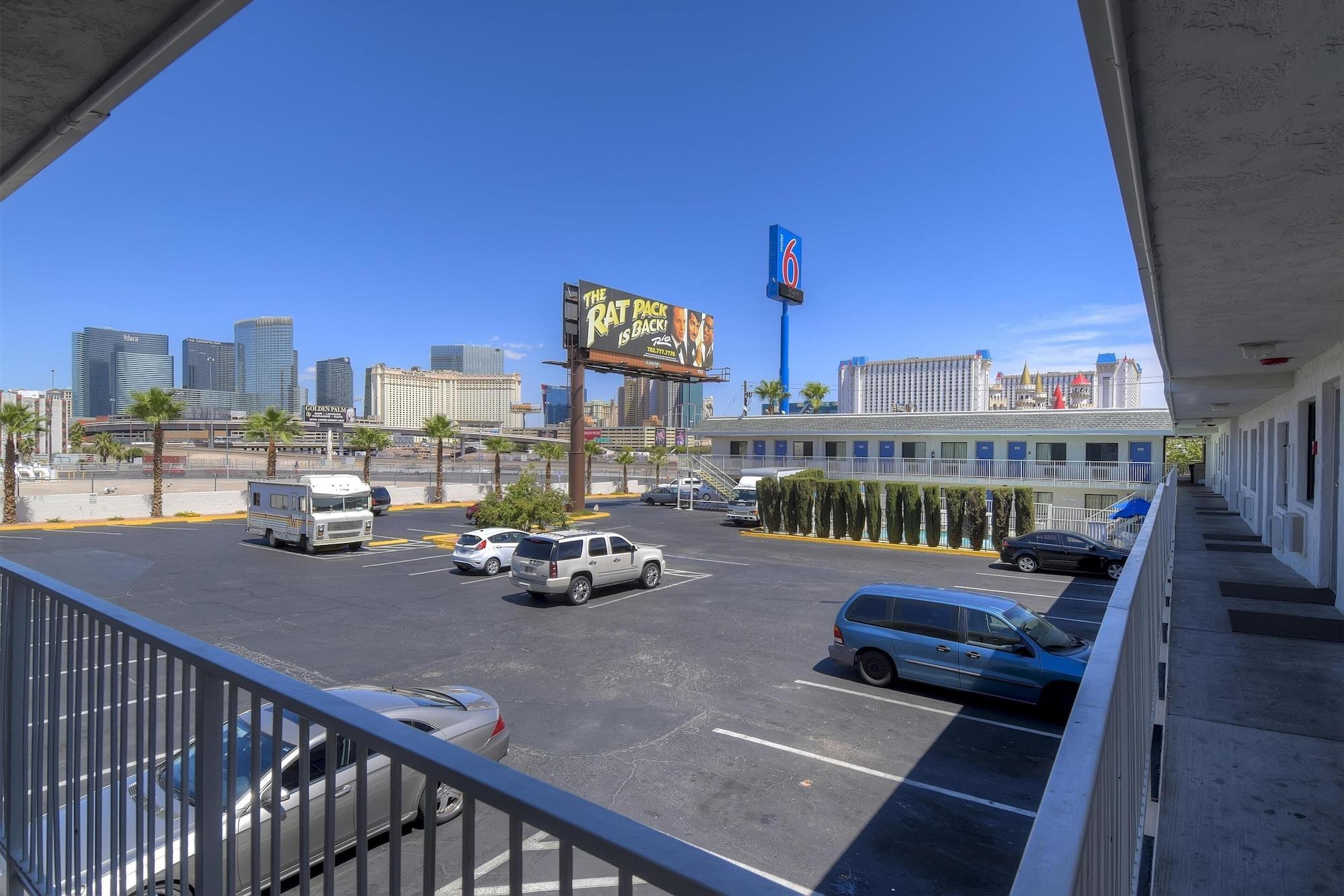Vista Exterior Motel 6 Las Vegas, NV – I-15 Stadium