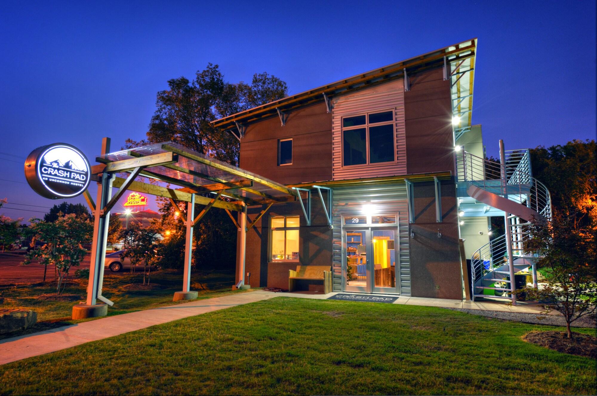 Varios The Crash Pad - An Uncommon Hostel