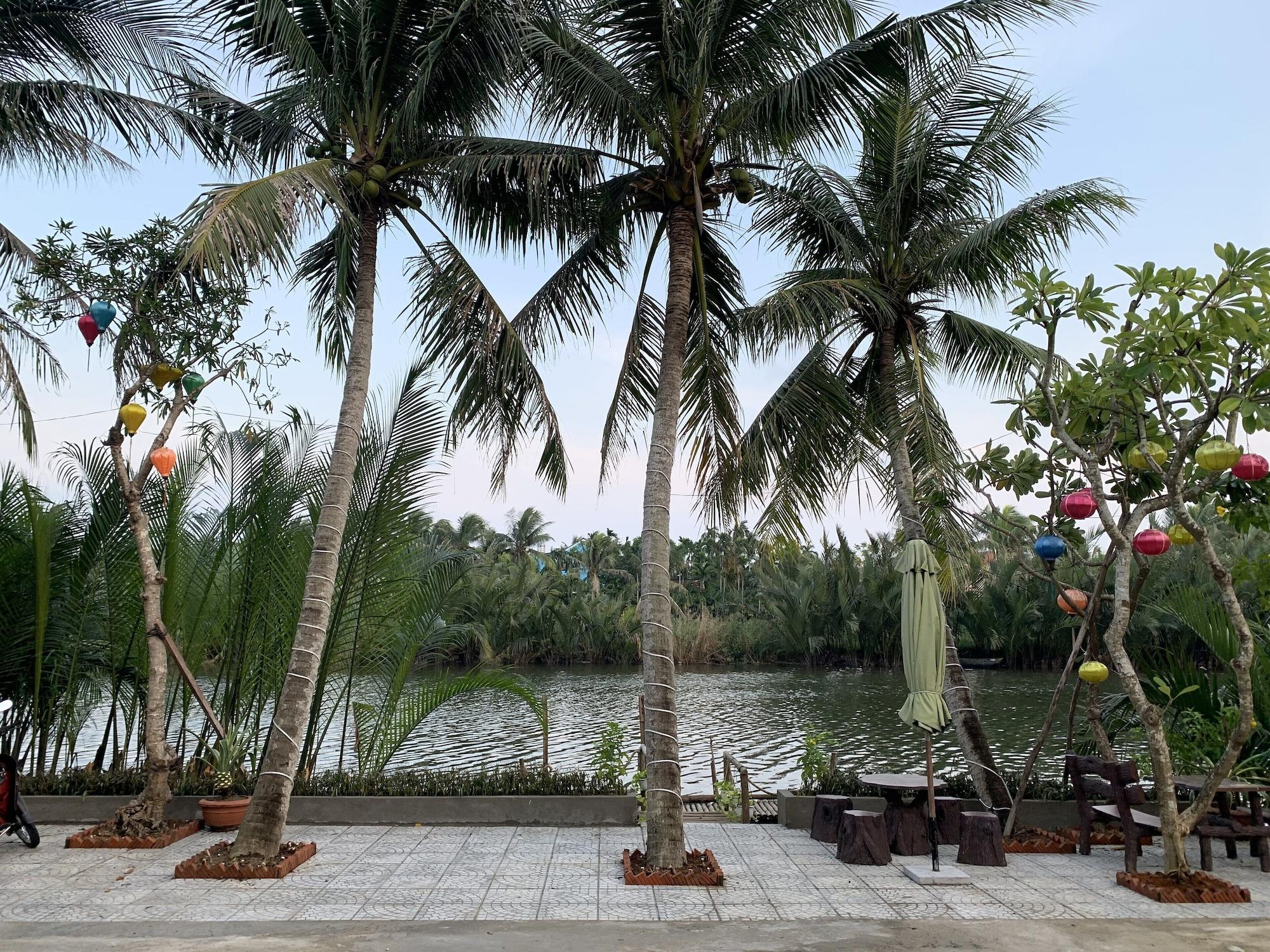 Vista Exterior River Waves Villa