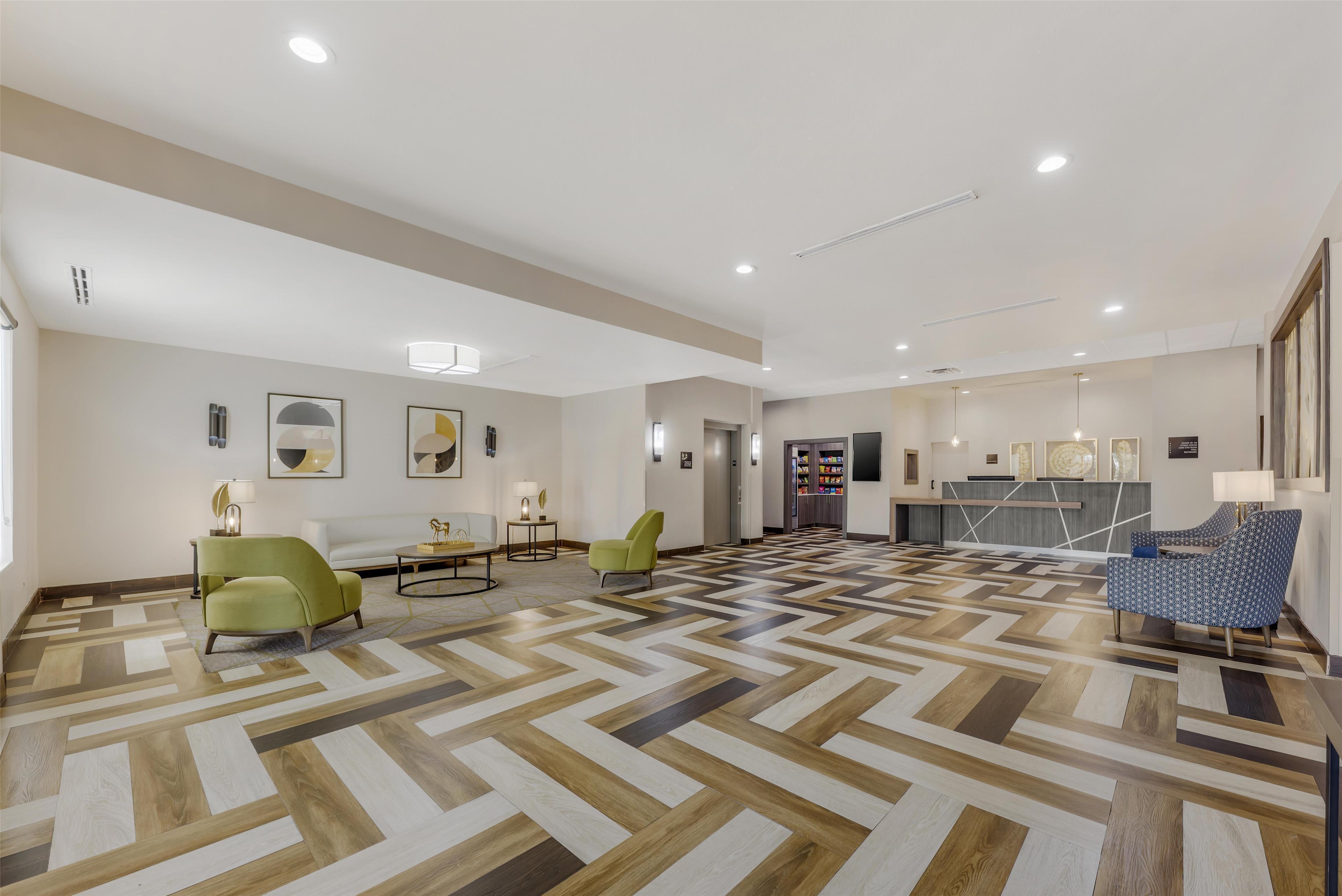 Vista Lobby Best Western Green Oak Inn & Suites