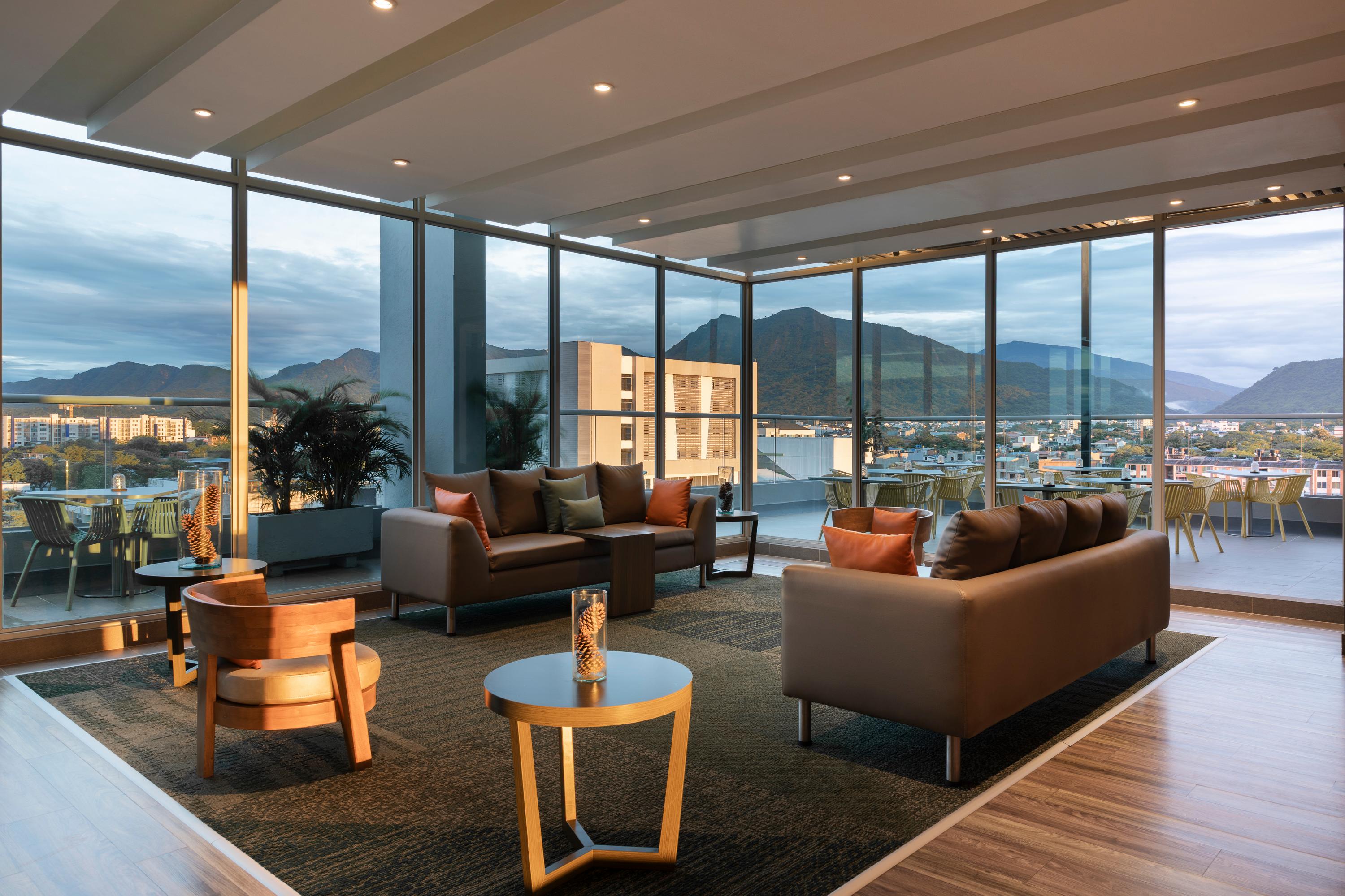 Vista Lobby Hampton By Hilton Yopal
