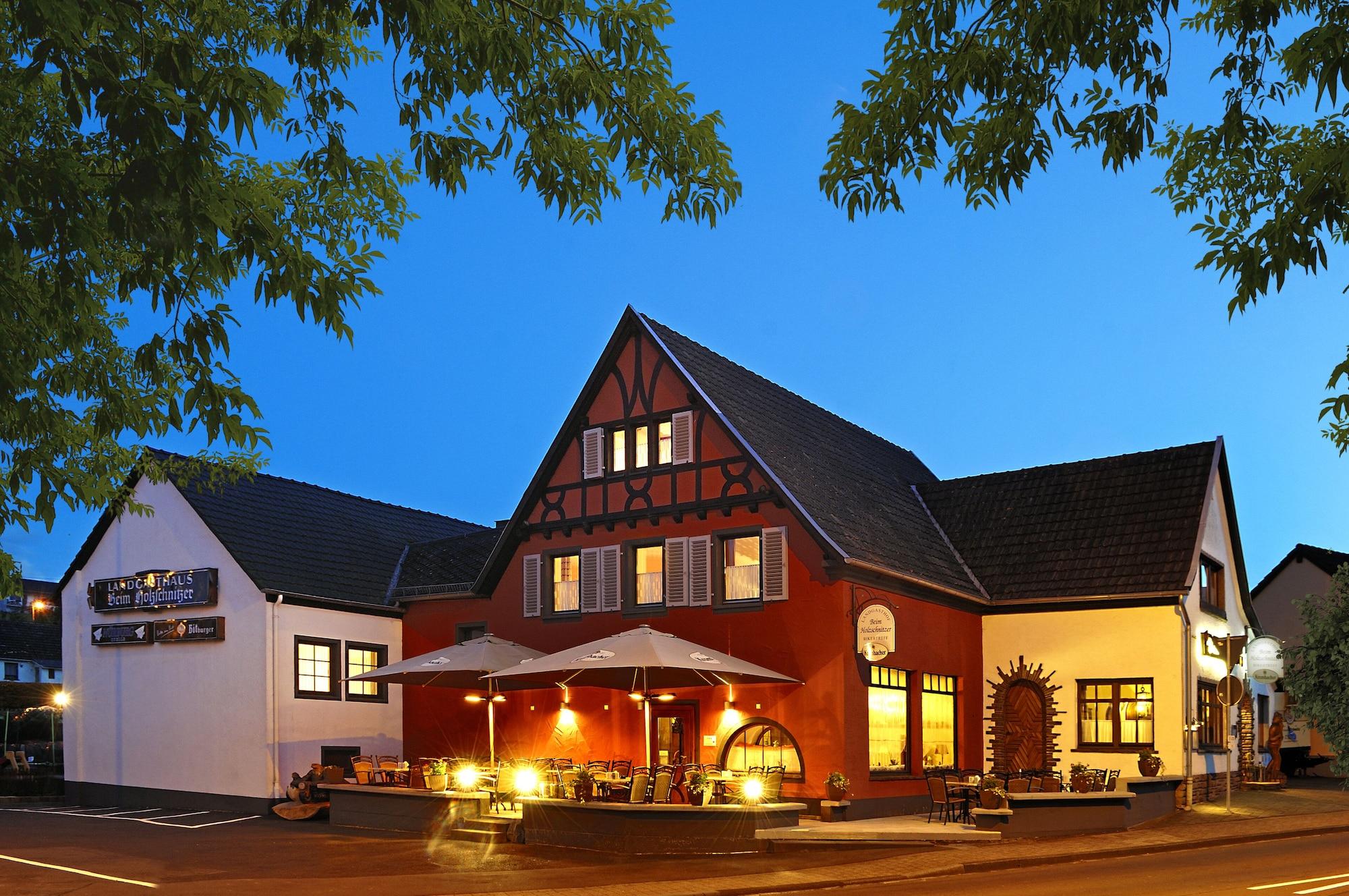 Varios Harmony beim Holzschnitzer