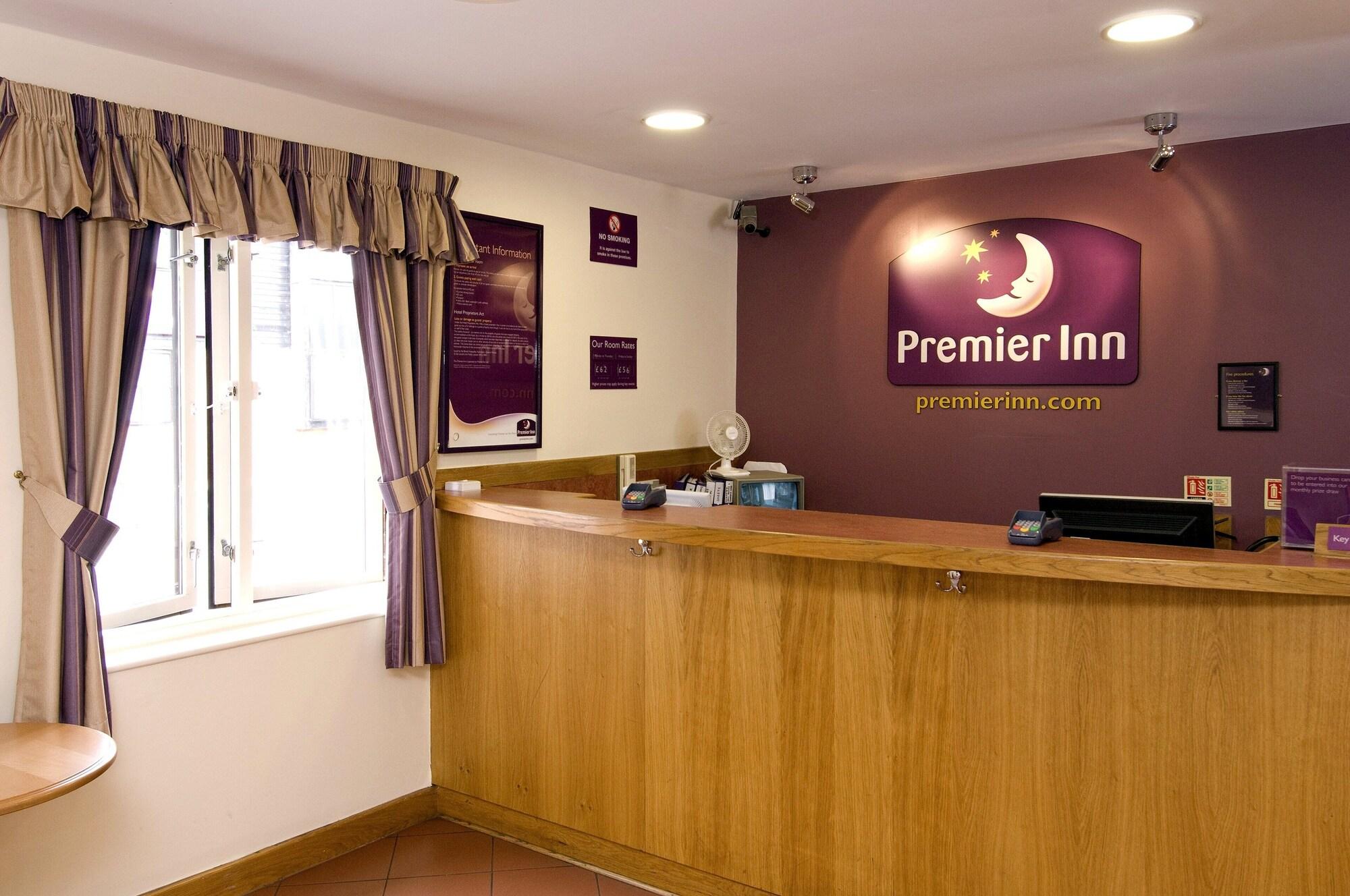 Vista Lobby Premier Inn Aylesbury