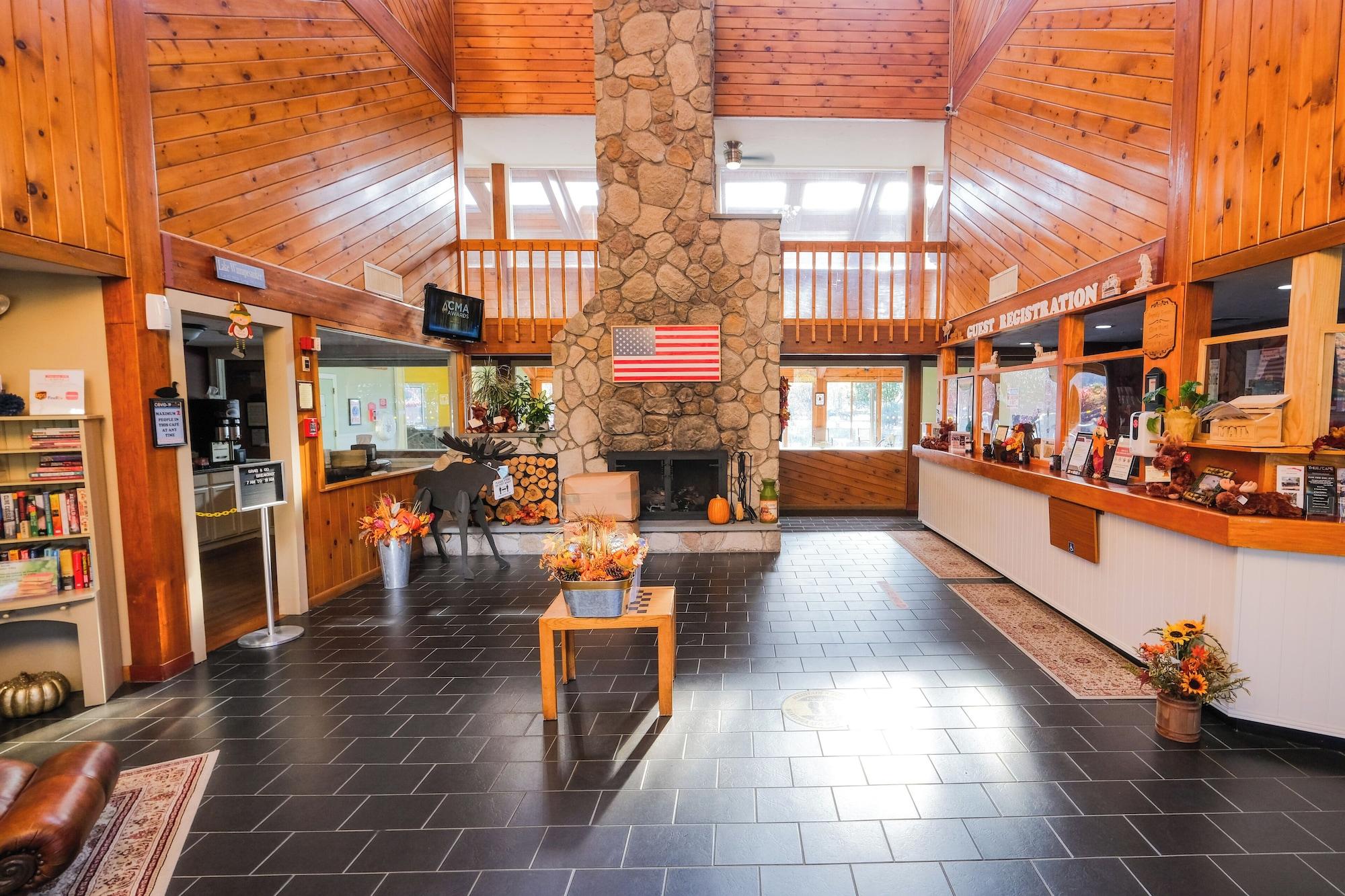 Vista Lobby Fireside Inn & Suites Gilford