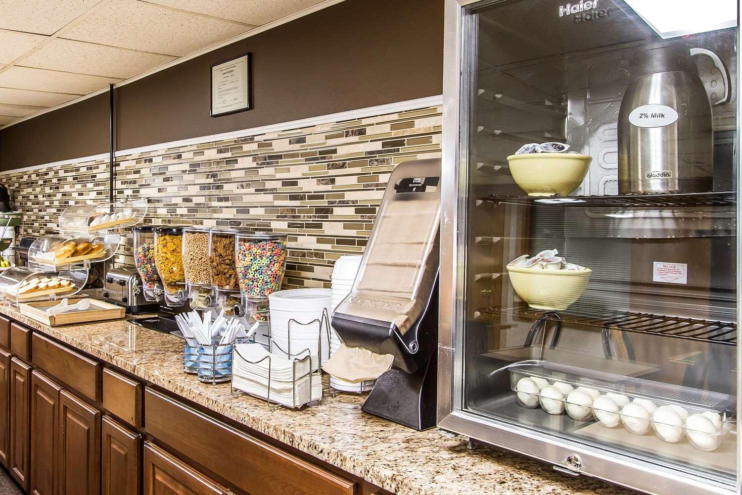 Restaurant Bloomington Inn I-55 and I-74